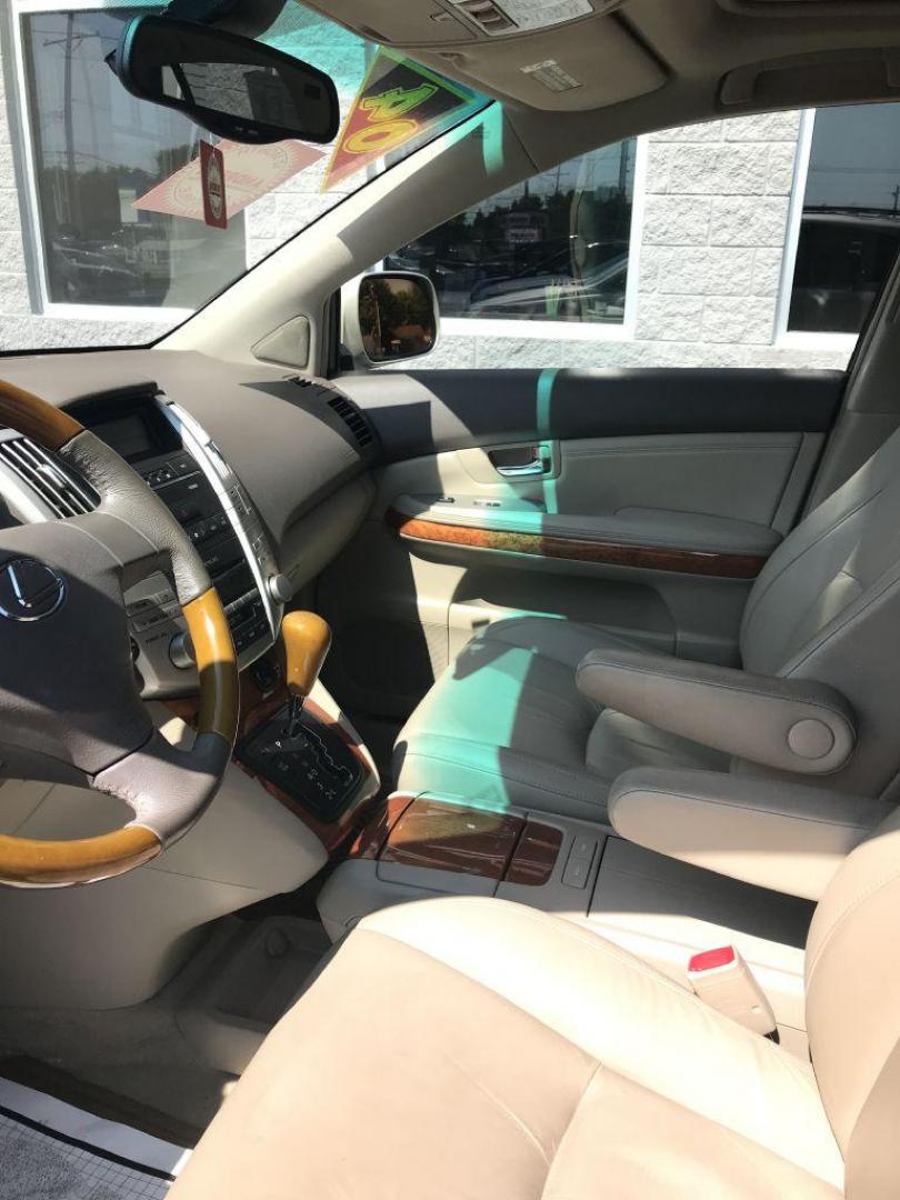 2004 GOLD LEXUS RX330 330 (JTJHA31U640) with an 3.3L engine, Automatic transmission, located at 3100 Covert Avenue, Evansville, IN, 47714, (812) 473-4492, 37.955418, -87.512238 - Photo#3