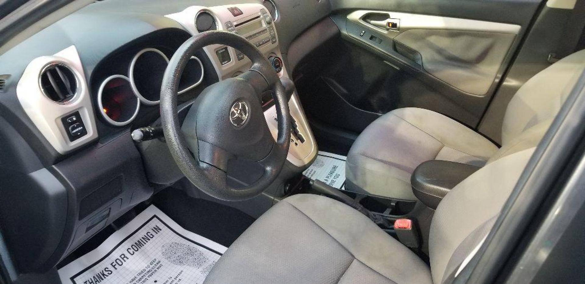 2009 GREY TOYOTA COROLLA MATRIX (2T1KU40E29C) with an 1.8L engine, Automatic transmission, located at 3100 Covert Avenue, Evansville, IN, 47714, (812) 473-4492, 37.955418, -87.512238 - Photo#4