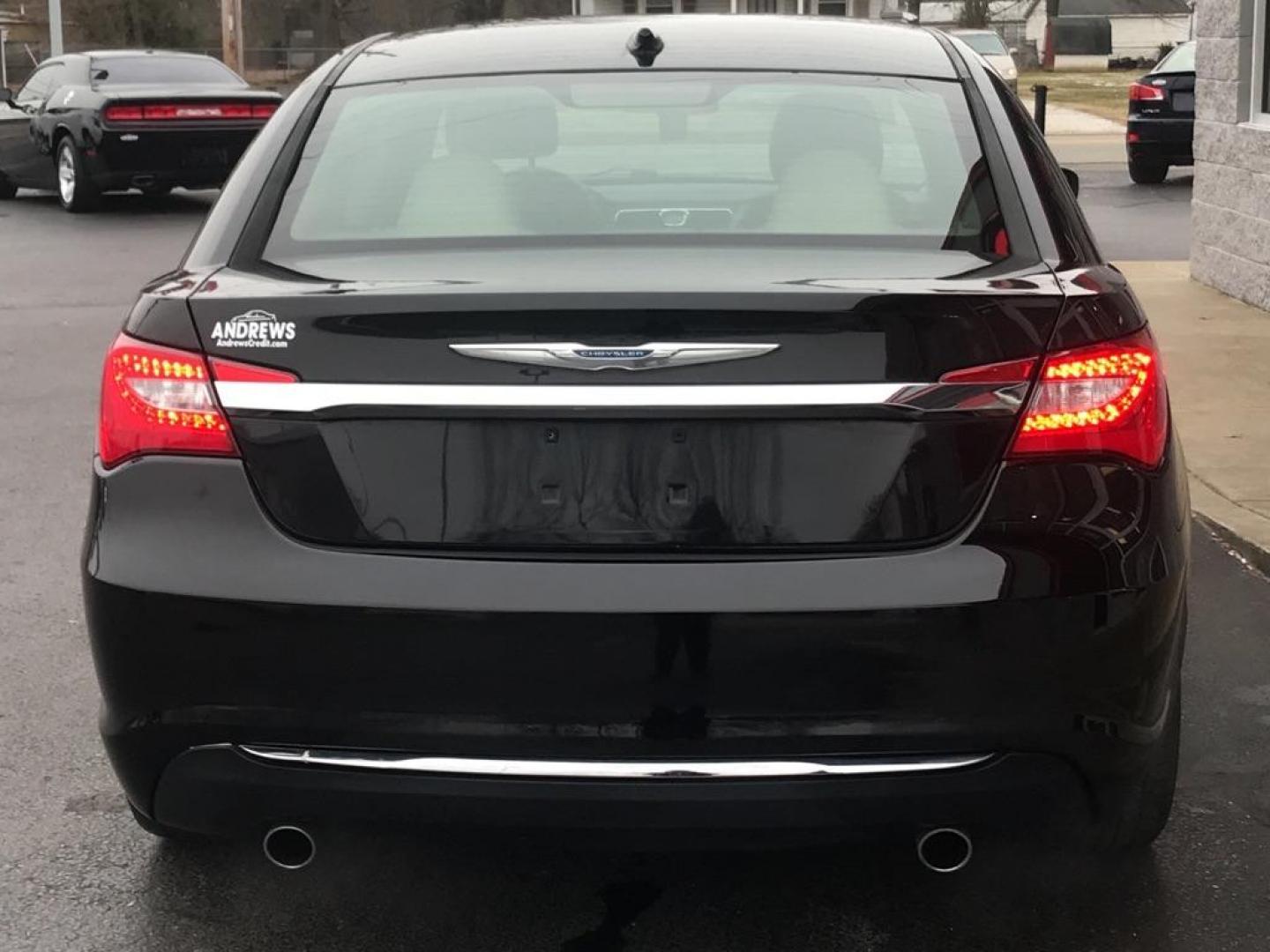 2013 BLACK CHRYSLER 200 LIMITED (1C3CCBCG1DN) with an 3.6L engine, Automatic transmission, located at 3100 Covert Avenue, Evansville, IN, 47714, (812) 473-4492, 37.955418, -87.512238 - Photo#4