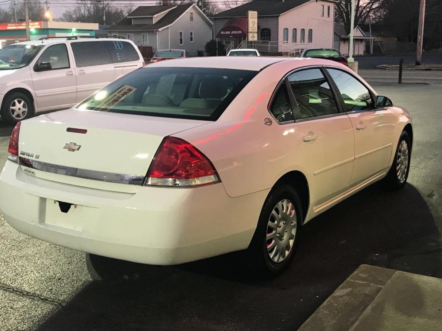 2008 WHITE CHEVROLET IMPALA LT (2G1WT55N881) with an 3.5L engine, Automatic transmission, located at 3100 Covert Avenue, Evansville, IN, 47714, (812) 473-4492, 37.955418, -87.512238 - Photo#3