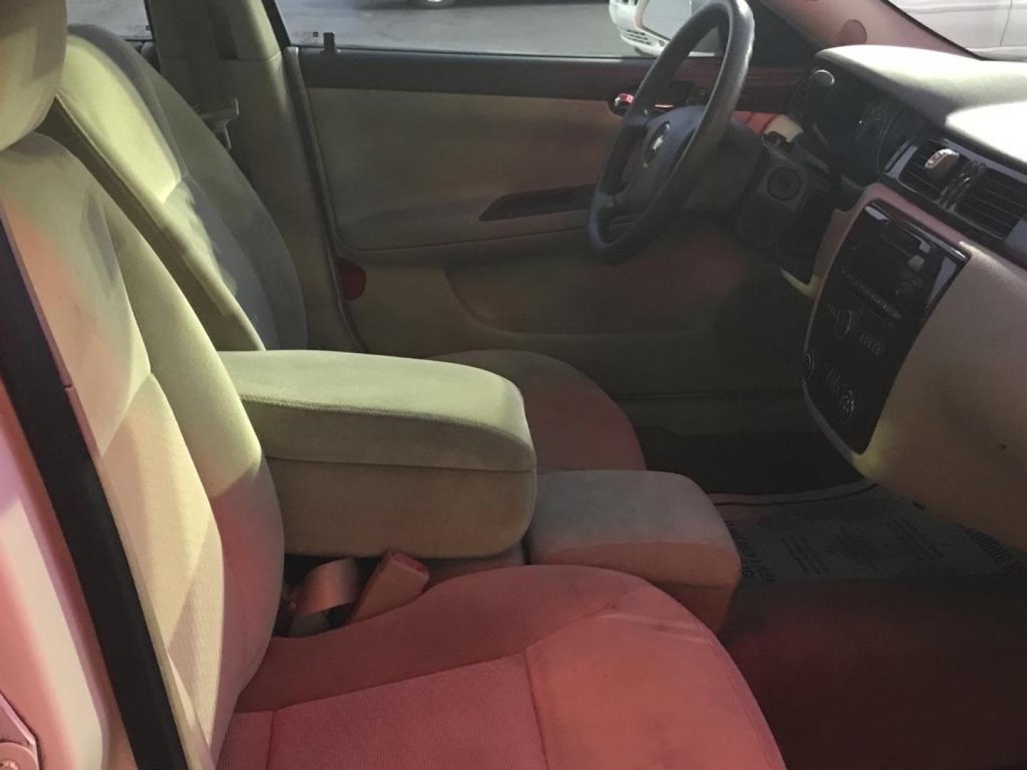 2008 WHITE CHEVROLET IMPALA LT (2G1WT55N881) with an 3.5L engine, Automatic transmission, located at 3100 Covert Avenue, Evansville, IN, 47714, (812) 473-4492, 37.955418, -87.512238 - Photo#6