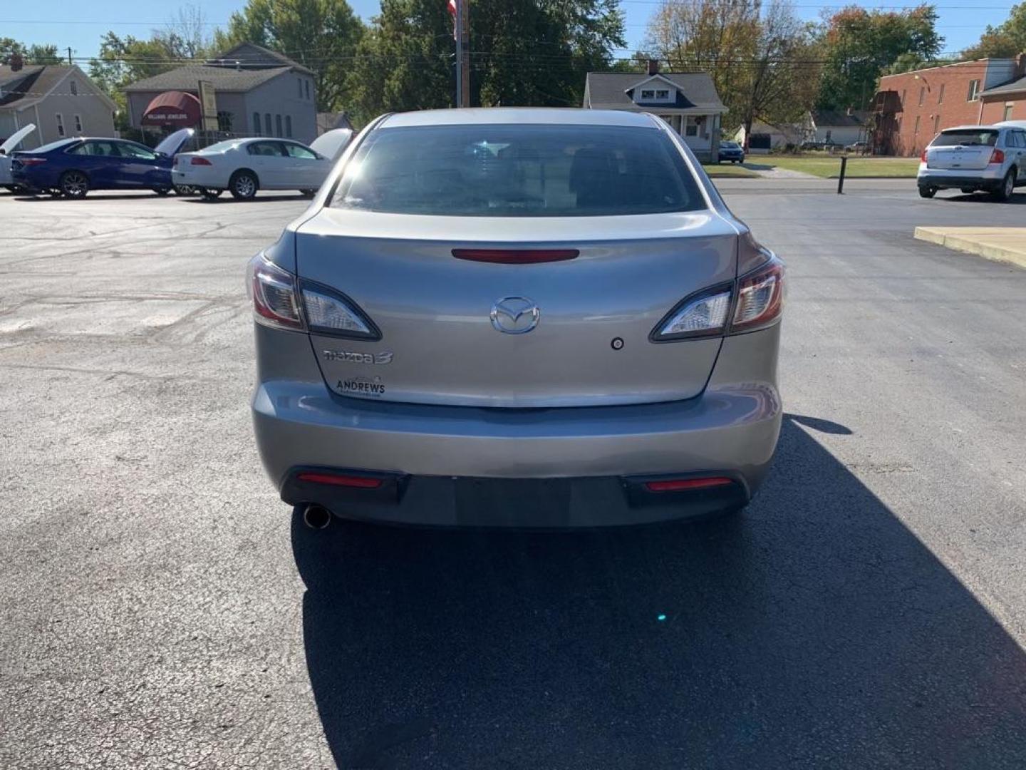 2010 GRAY MAZDA 3 I (JM1BL1SF1A1) with an 2.0L engine, Automatic transmission, located at 3100 Covert Avenue, Evansville, IN, 47714, (812) 473-4492, 37.955418, -87.512238 - Photo#3