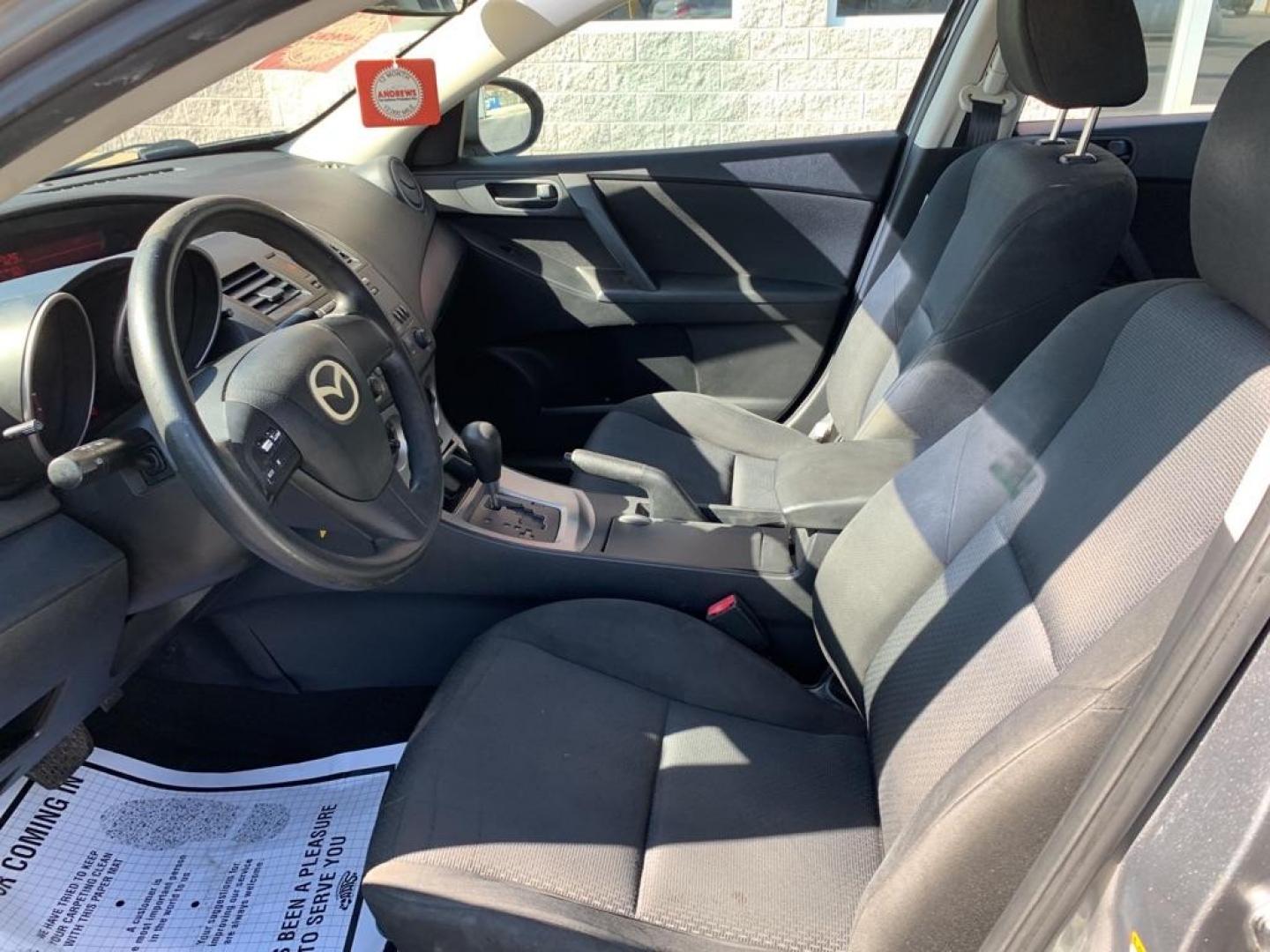 2010 GRAY MAZDA 3 I (JM1BL1SF1A1) with an 2.0L engine, Automatic transmission, located at 3100 Covert Avenue, Evansville, IN, 47714, (812) 473-4492, 37.955418, -87.512238 - Photo#4