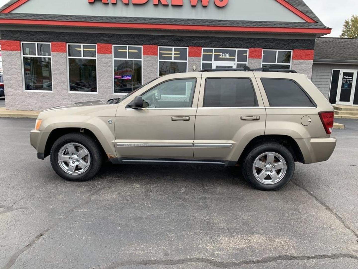 2006 BRONZE JEEP GRAND CHEROKEE LIMITED (1J4HR58N36C) with an 4.7L engine, Automatic transmission, located at 3100 Covert Avenue, Evansville, IN, 47714, (812) 473-4492, 37.955418, -87.512238 - Photo#0