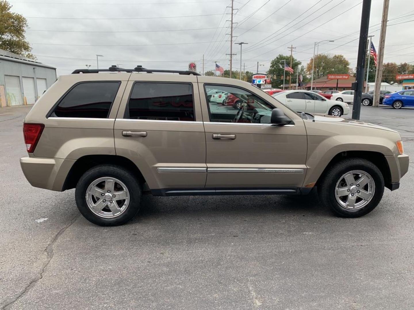 2006 BRONZE JEEP GRAND CHEROKEE LIMITED (1J4HR58N36C) with an 4.7L engine, Automatic transmission, located at 3100 Covert Avenue, Evansville, IN, 47714, (812) 473-4492, 37.955418, -87.512238 - Photo#2