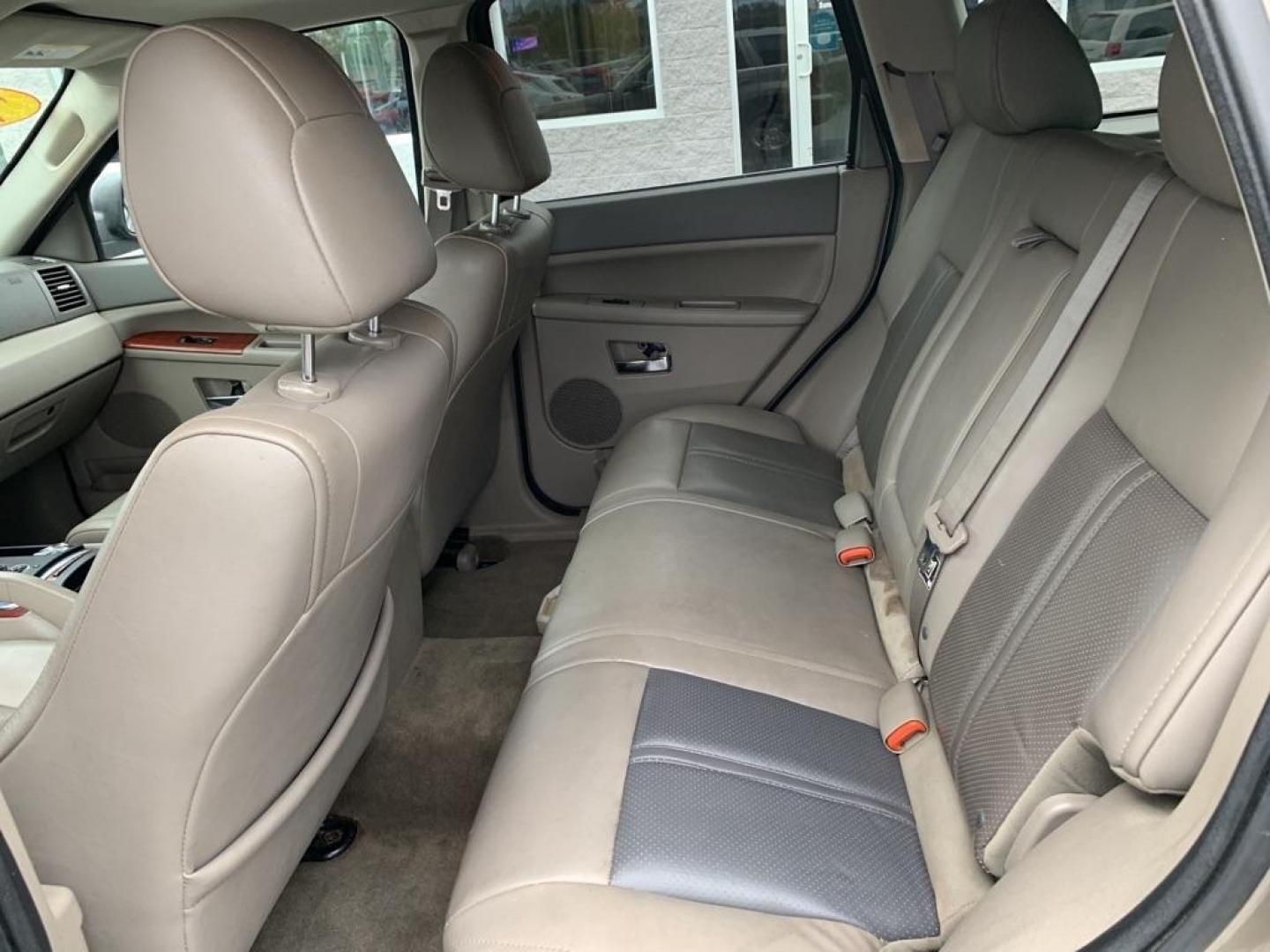 2006 BRONZE JEEP GRAND CHEROKEE LIMITED (1J4HR58N36C) with an 4.7L engine, Automatic transmission, located at 3100 Covert Avenue, Evansville, IN, 47714, (812) 473-4492, 37.955418, -87.512238 - Photo#5
