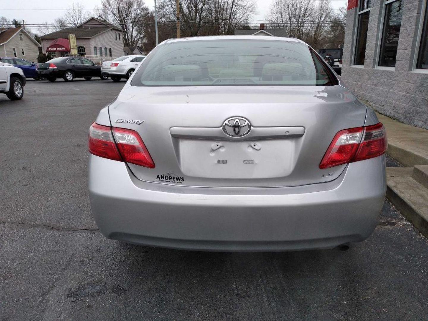 2008 SILVER TOYOTA CAMRY LE (4T4BE46K98R) with an 2.4L engine, Automatic transmission, located at 3100 Covert Avenue, Evansville, IN, 47714, (812) 473-4492, 37.955418, -87.512238 - Photo#3