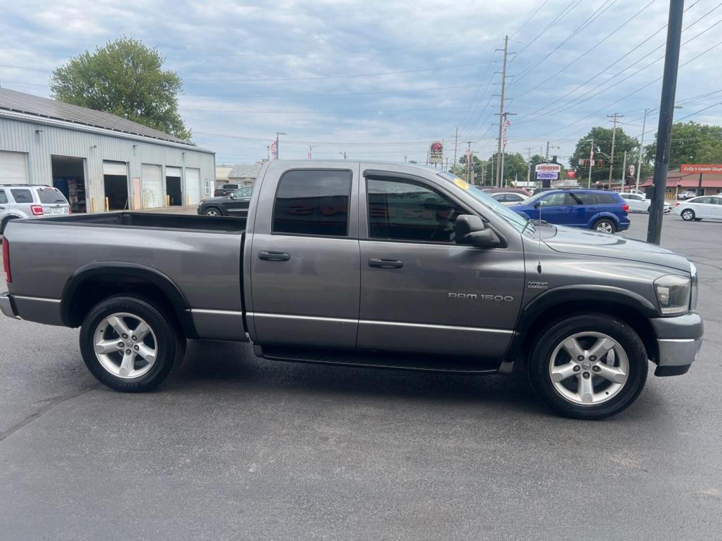 2006 GRAY DODGE RAM 1500 LARAMIE (1D7HA18236S) with an 5.7L engine, Automatic transmission, located at 3100 Covert Avenue, Evansville, IN, 47714, (812) 473-4492, 37.955418, -87.512238 - Photo#2