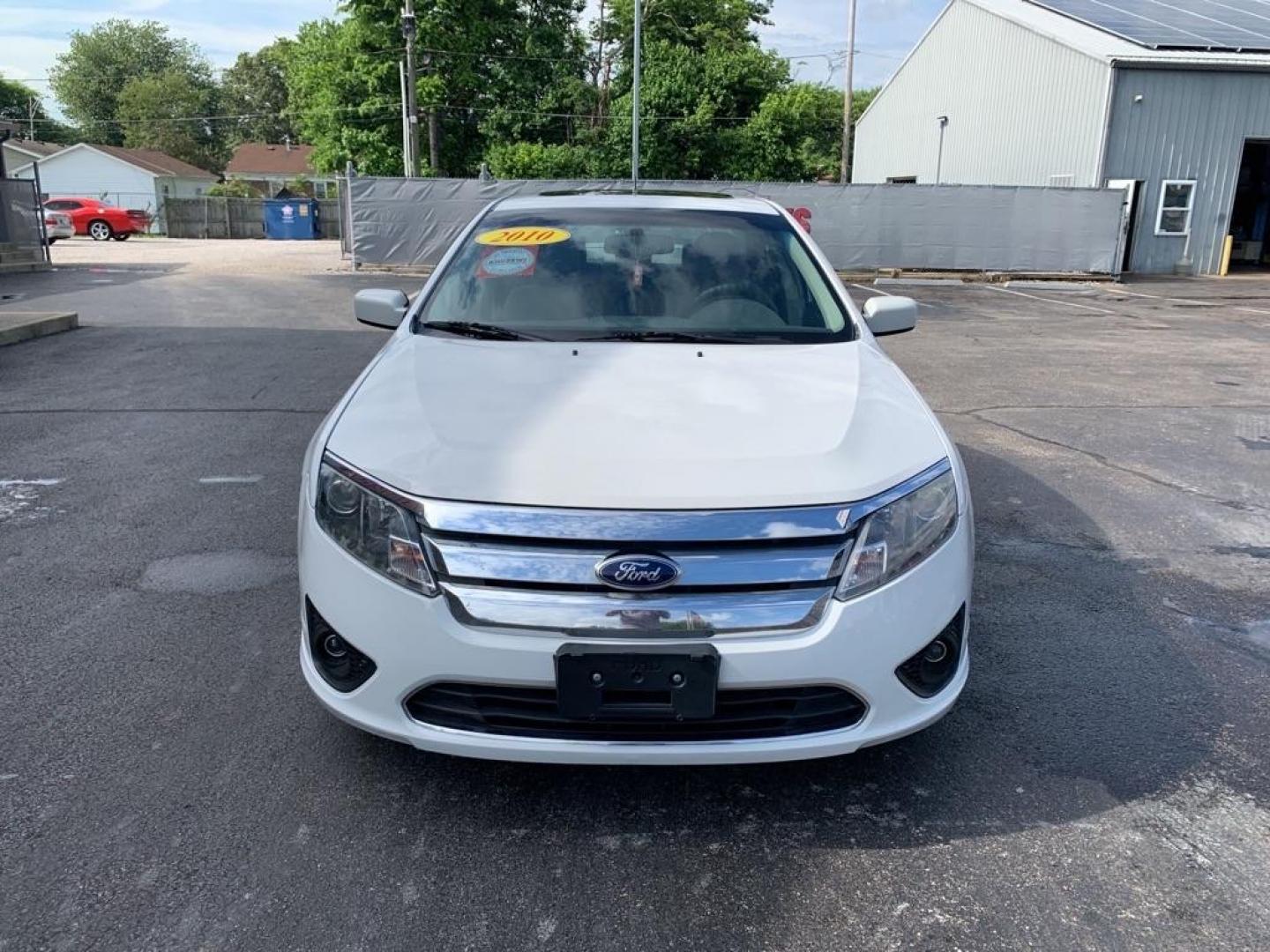 2010 WHITE FORD FUSION SE (3FAHP0HA3AR) with an 2.5L engine, Automatic transmission, located at 3100 Covert Avenue, Evansville, IN, 47714, (812) 473-4492, 37.955418, -87.512238 - Photo#2