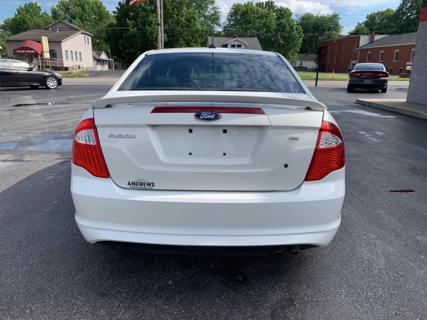2010 WHITE FORD FUSION SE (3FAHP0HA3AR) with an 2.5L engine, Automatic transmission, located at 3100 Covert Avenue, Evansville, IN, 47714, (812) 473-4492, 37.955418, -87.512238 - Photo#5