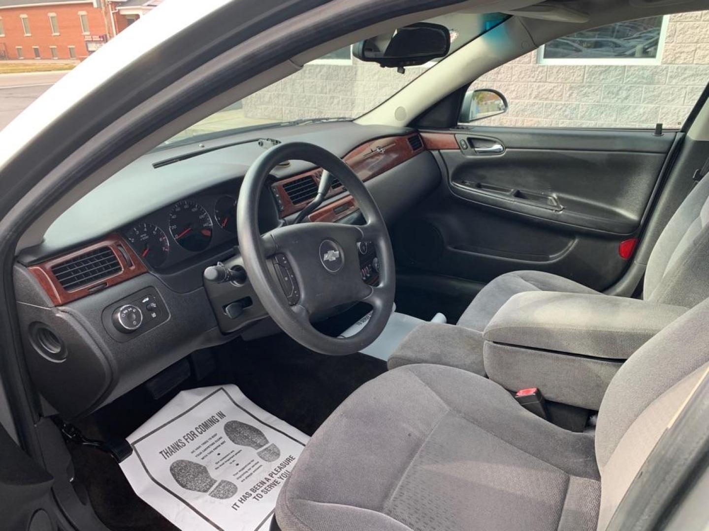 2006 GRAY CHEVROLET IMPALA LT (2G1WT58K869) with an 3.5L engine, Automatic transmission, located at 3100 Covert Avenue, Evansville, IN, 47714, (812) 473-4492, 37.955418, -87.512238 - Photo#4