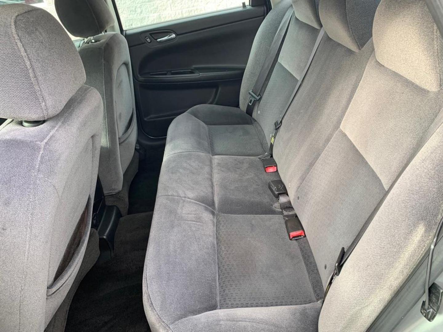 2006 GRAY CHEVROLET IMPALA LT (2G1WT58K869) with an 3.5L engine, Automatic transmission, located at 3100 Covert Avenue, Evansville, IN, 47714, (812) 473-4492, 37.955418, -87.512238 - Photo#5