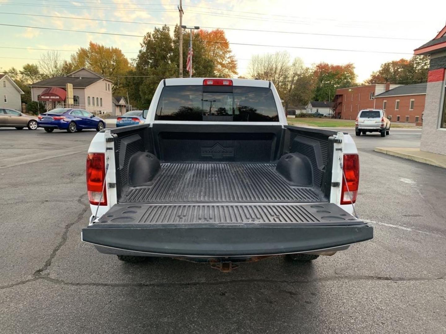 2012 WHITE DODGE RAM 1500 SLT (1C6RD7GP6CS) with an 4.7L engine, Automatic transmission, located at 3100 Covert Avenue, Evansville, IN, 47714, (812) 473-4492, 37.955418, -87.512238 - P0420 Catalyst inefficiency code present - Photo#4