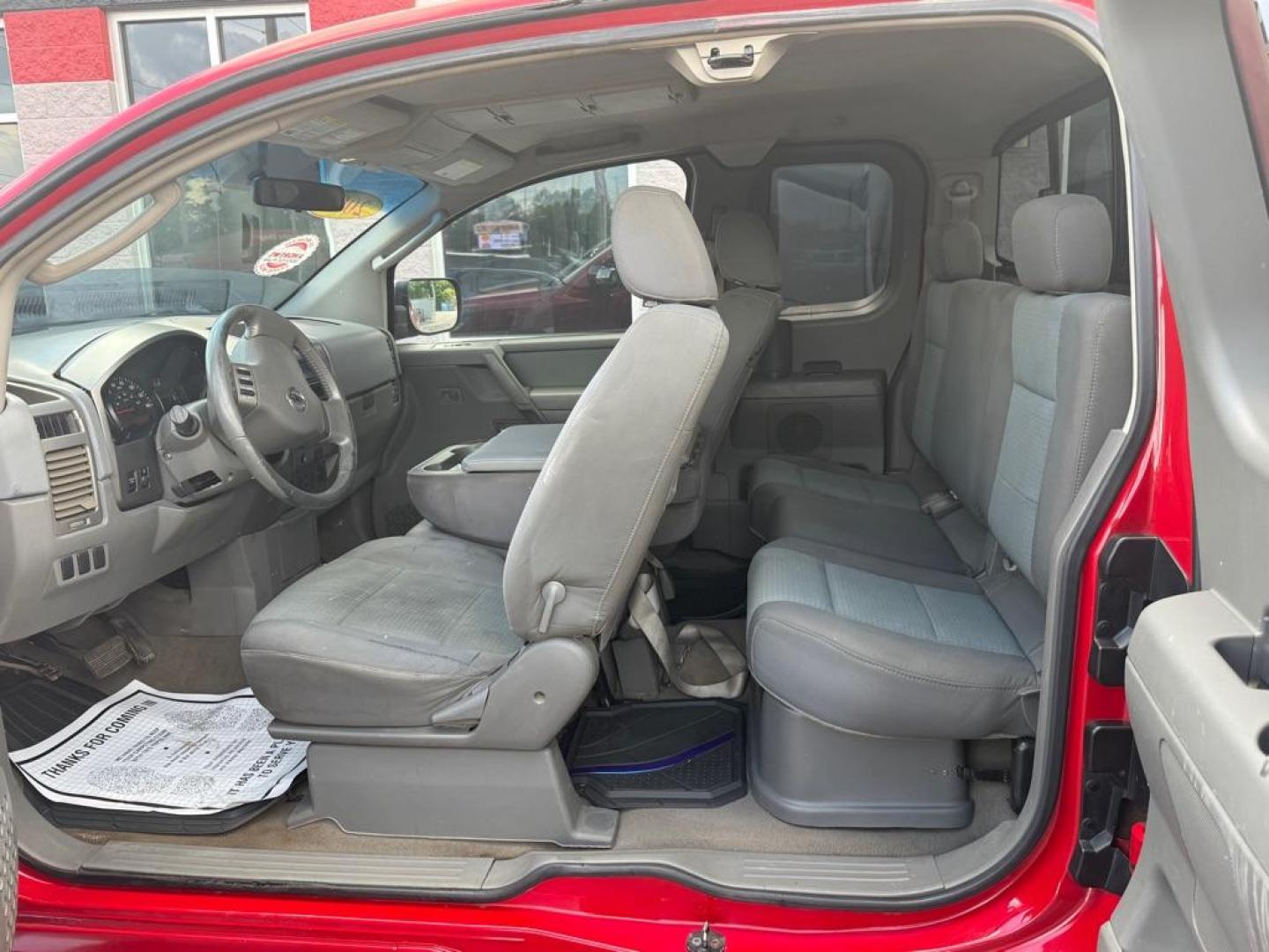 2006 RED NISSAN TITAN XE (1N6BA06A06N) with an 5.6L engine, Automatic transmission, located at 3100 Covert Avenue, Evansville, IN, 47714, (812) 473-4492, 37.955418, -87.512238 - Photo#4