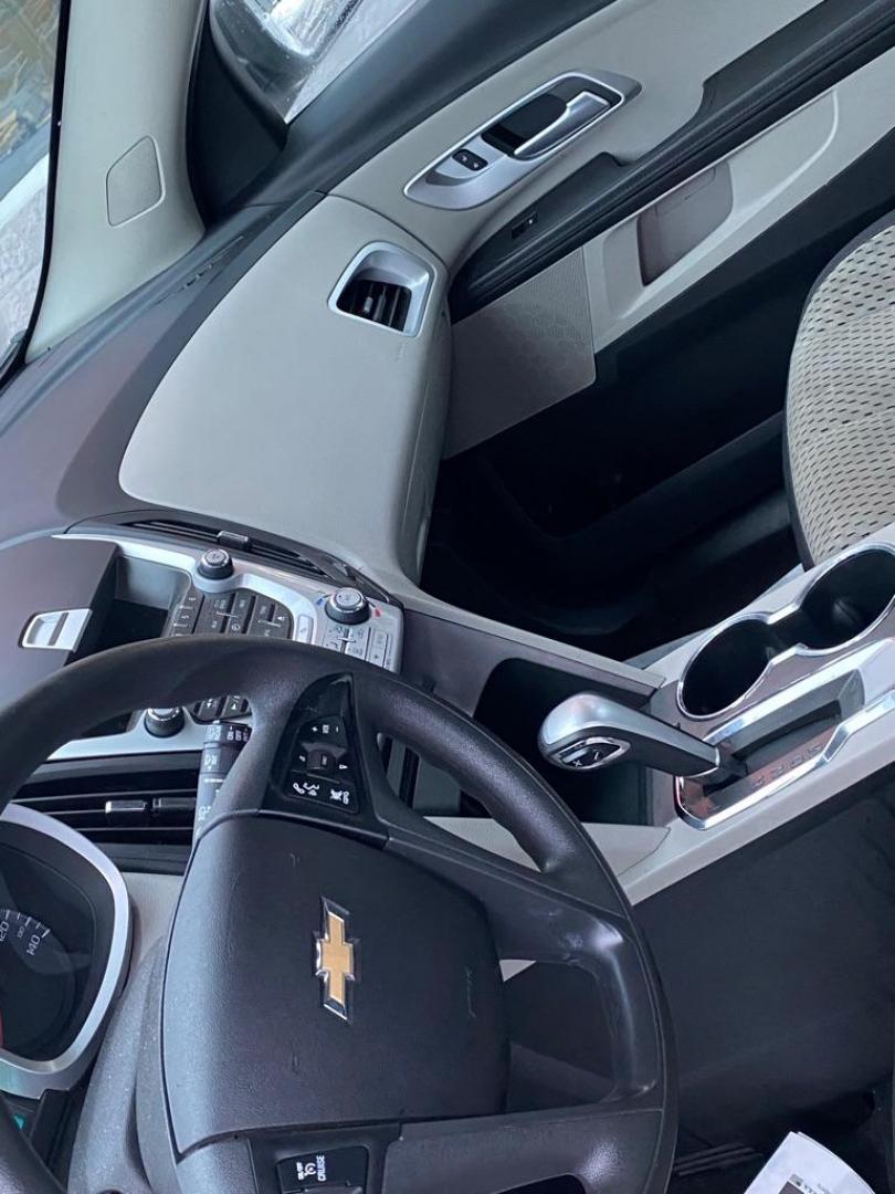 2015 WHITE CHEVROLET EQUINOX LS (2GNALAEK3F6) with an 2.4L engine, Automatic transmission, located at 3100 Covert Avenue, Evansville, IN, 47714, (812) 473-4492, 37.955418, -87.512238 - Photo#3