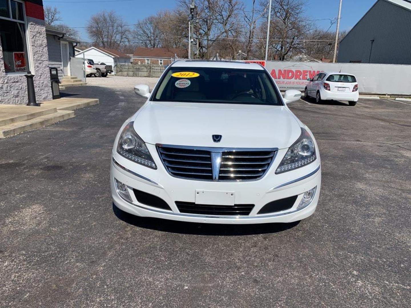 2012 WHITE HYUNDAI EQUUS SIGNATURE (KMHGH4JH8CU) with an 5.0L engine, Automatic transmission, located at 3100 Covert Avenue, Evansville, IN, 47714, (812) 473-4492, 37.955418, -87.512238 - Photo#1