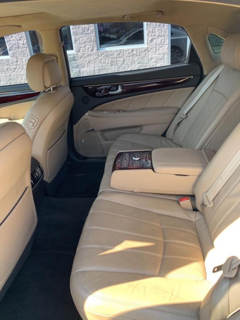 2012 WHITE HYUNDAI EQUUS SIGNATURE (KMHGH4JH8CU) with an 5.0L engine, Automatic transmission, located at 3100 Covert Avenue, Evansville, IN, 47714, (812) 473-4492, 37.955418, -87.512238 - Photo#6