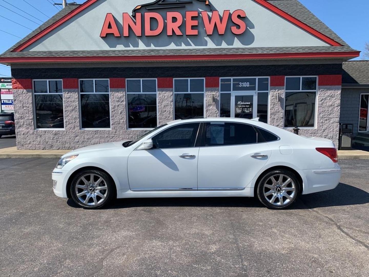 2012 WHITE HYUNDAI EQUUS SIGNATURE (KMHGH4JH8CU) with an 5.0L engine, Automatic transmission, located at 3100 Covert Avenue, Evansville, IN, 47714, (812) 473-4492, 37.955418, -87.512238 - Photo#0