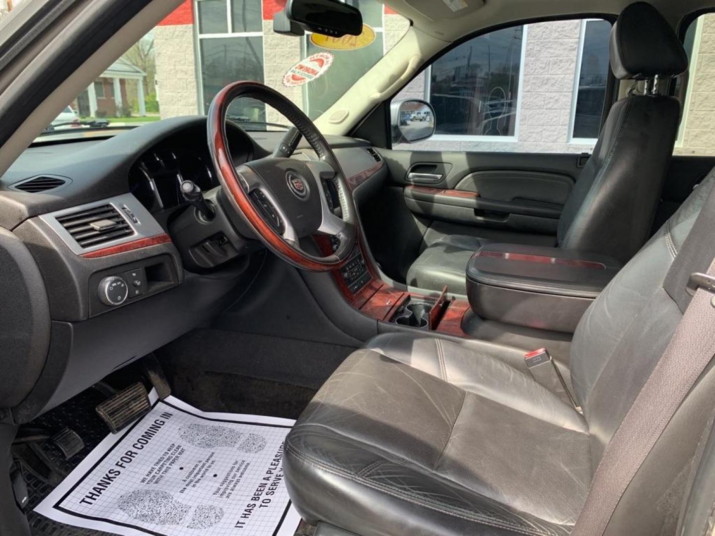 2007 GOLD CADILLAC ESCALADE ESV (1GYFK66887R) with an 6.2L engine, Automatic transmission, located at 3100 Covert Avenue, Evansville, IN, 47714, (812) 473-4492, 37.955418, -87.512238 - The ''Check Suspension'' light is on due to an electical error, the suspension is safely working. - Photo#4