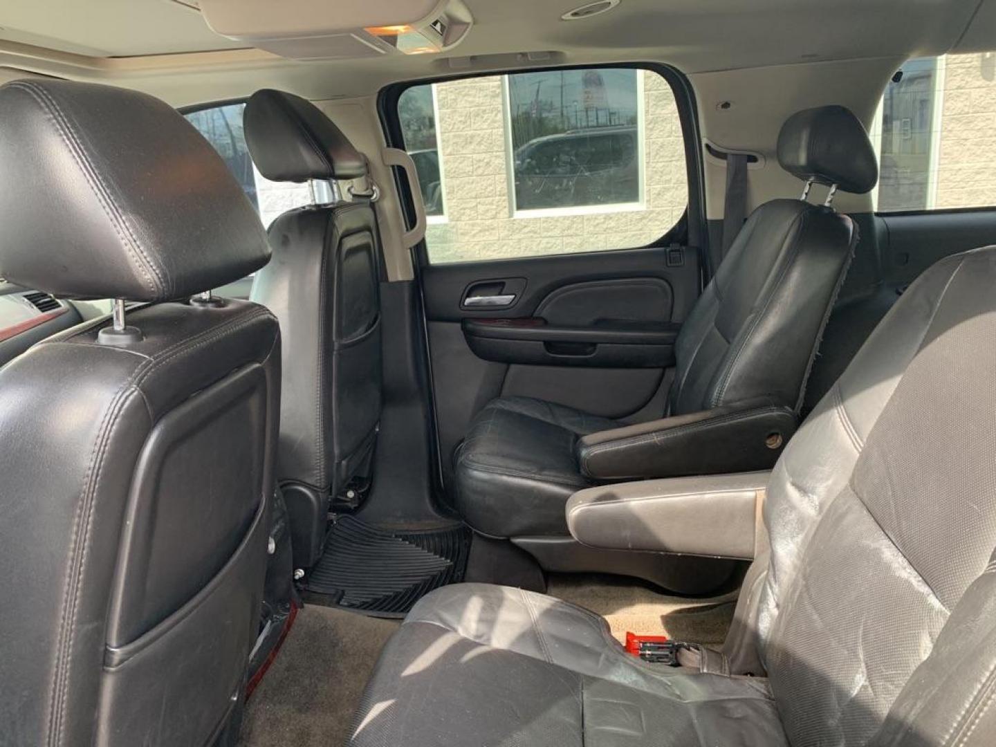 2007 GOLD CADILLAC ESCALADE ESV (1GYFK66887R) with an 6.2L engine, Automatic transmission, located at 3100 Covert Avenue, Evansville, IN, 47714, (812) 473-4492, 37.955418, -87.512238 - The ''Check Suspension'' light is on due to an electical error, the suspension is safely working. - Photo#5