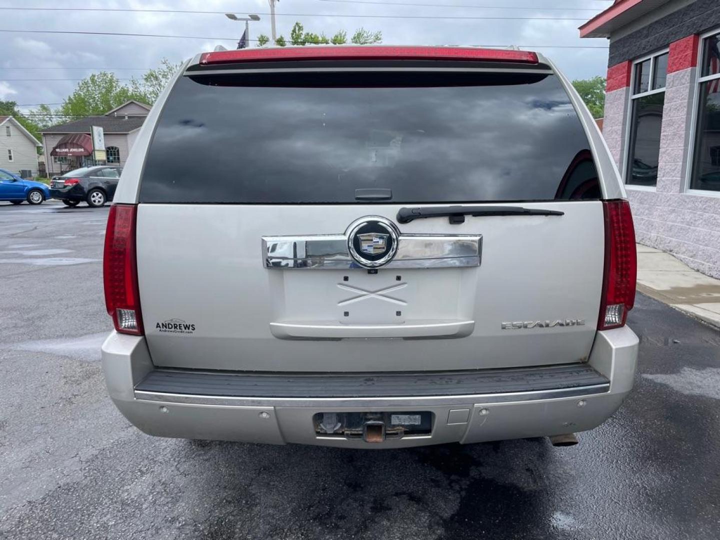 2007 GOLD CADILLAC ESCALADE ESV (1GYFK66887R) with an 6.2L engine, Automatic transmission, located at 3100 Covert Avenue, Evansville, IN, 47714, (812) 473-4492, 37.955418, -87.512238 - The ''Check Suspension'' light is on due to an electical error, the suspension is safely working. - Photo#3