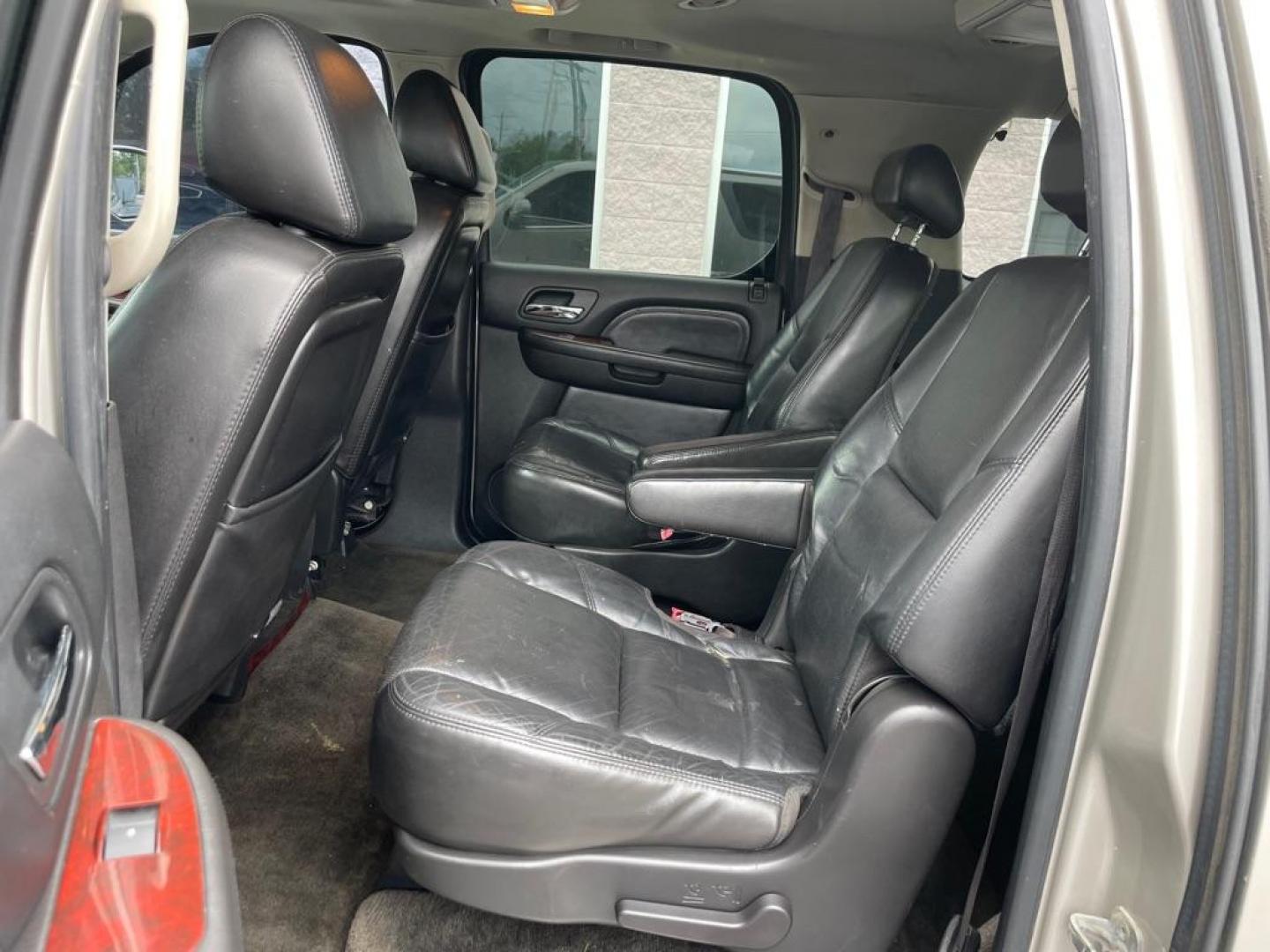 2007 GOLD CADILLAC ESCALADE ESV (1GYFK66887R) with an 6.2L engine, Automatic transmission, located at 3100 Covert Avenue, Evansville, IN, 47714, (812) 473-4492, 37.955418, -87.512238 - The ''Check Suspension'' light is on due to an electical error, the suspension is safely working. - Photo#6