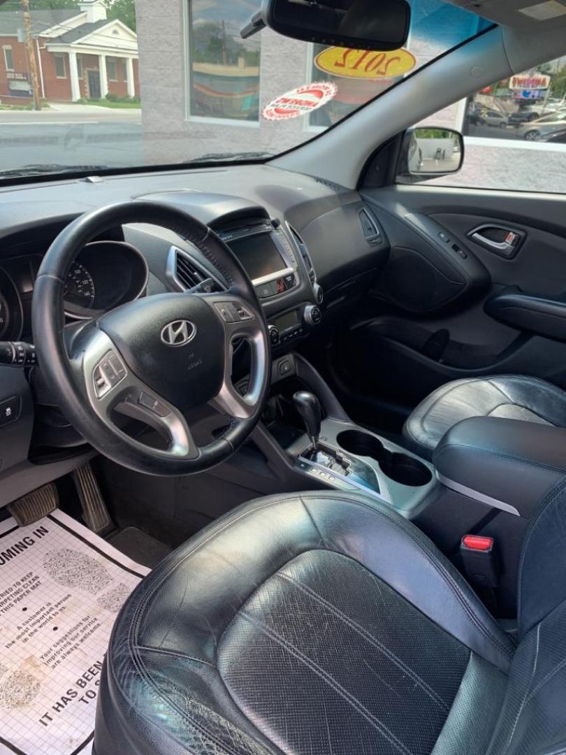 2012 BLACK HYUNDAI TUCSON GLS (KM8JUCAC8CU) with an 2.4L engine, Automatic transmission, located at 3100 Covert Avenue, Evansville, IN, 47714, (812) 473-4492, 37.955418, -87.512238 - Photo#4