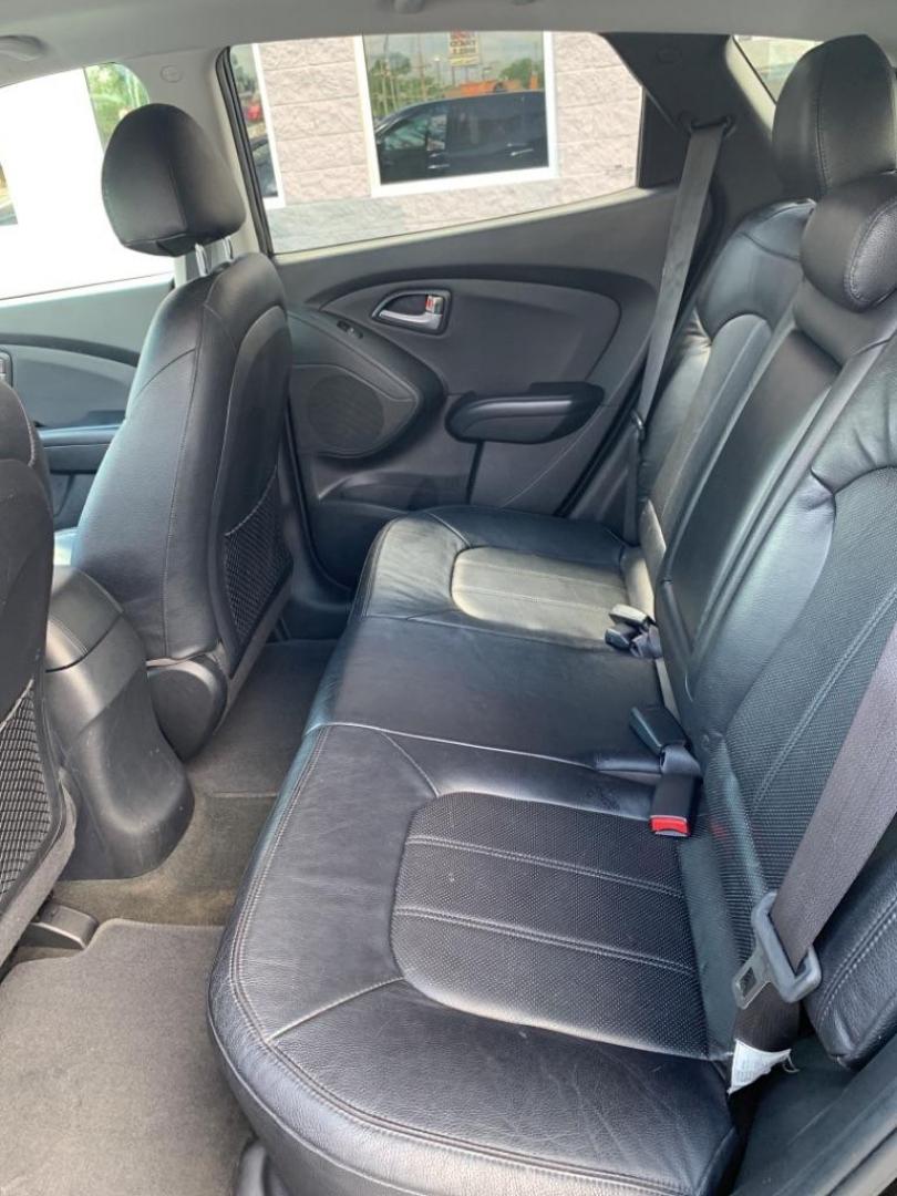 2012 BLACK HYUNDAI TUCSON GLS (KM8JUCAC8CU) with an 2.4L engine, Automatic transmission, located at 3100 Covert Avenue, Evansville, IN, 47714, (812) 473-4492, 37.955418, -87.512238 - Photo#5