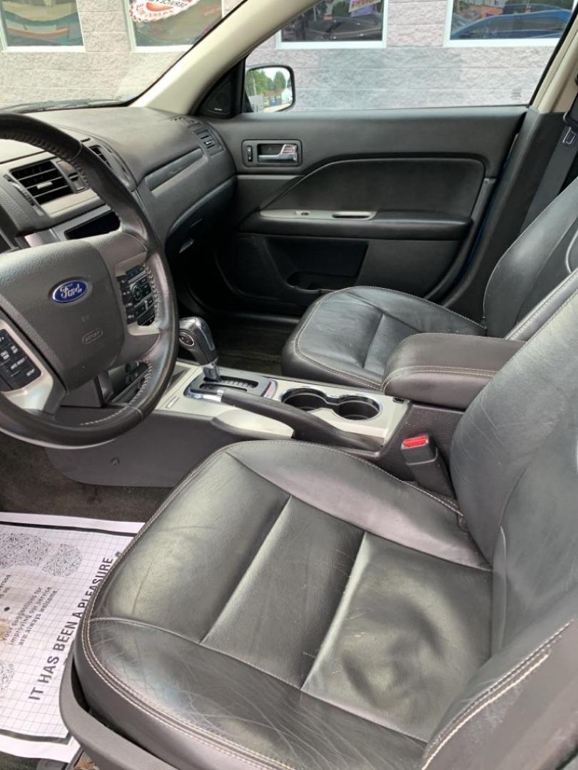 2011 BLUE FORD FUSION SEL (3FAHP0JG4BR) with an 3.0L engine, Automatic transmission, located at 3100 Covert Avenue, Evansville, IN, 47714, (812) 473-4492, 37.955418, -87.512238 - Photo#4
