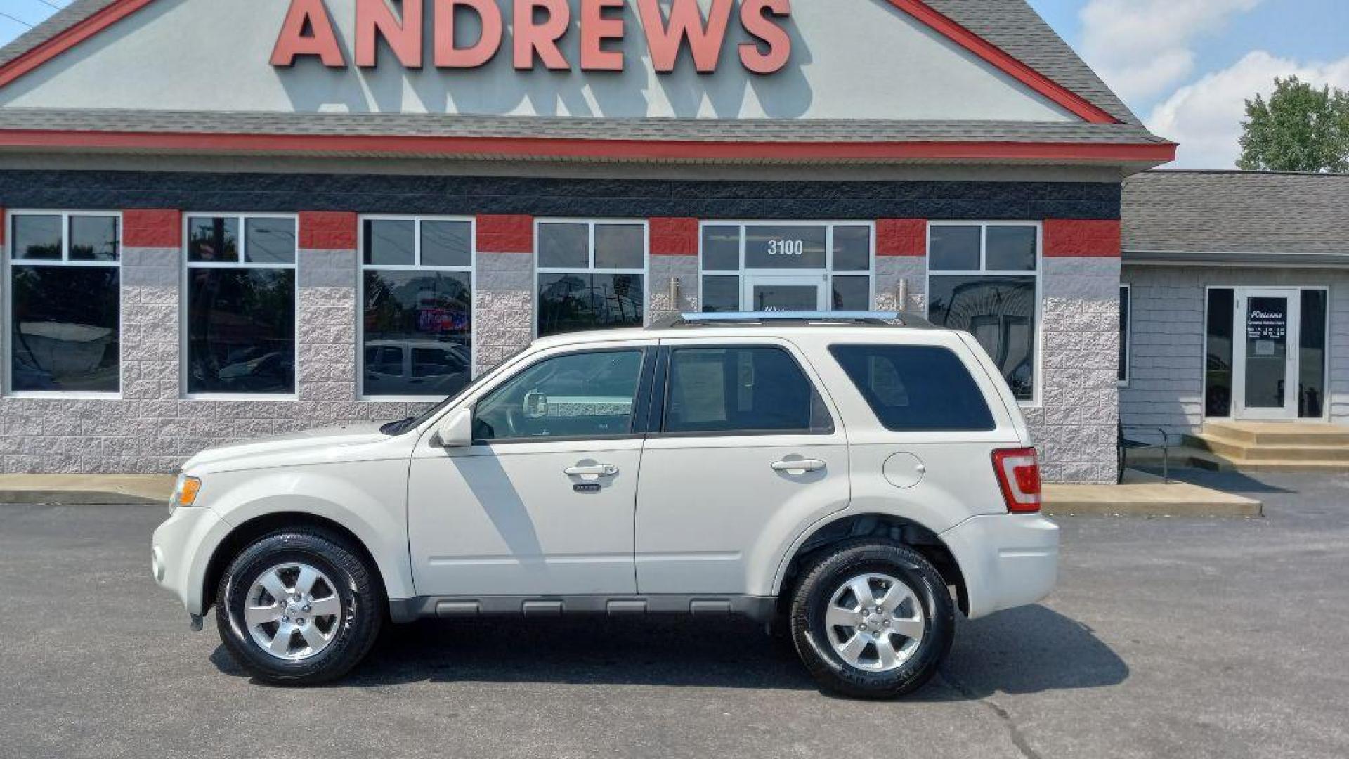 2011 WHITE FORD ESCAPE LIMITED (1FMCU9EGXBK) with an 3.0L engine, Automatic transmission, located at 3100 Covert Avenue, Evansville, IN, 47714, (812) 473-4492, 37.955418, -87.512238 - Photo#0