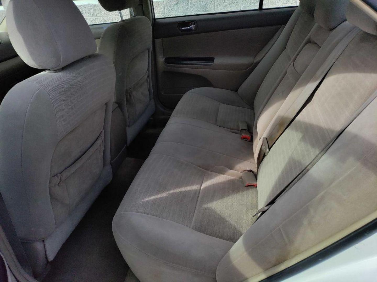 2005 WHITE TOYOTA CAMRY LE (4T1BE32K45U) with an 2.4L engine, Automatic transmission, located at 3100 Covert Avenue, Evansville, IN, 47714, (812) 473-4492, 37.955418, -87.512238 - Photo#12