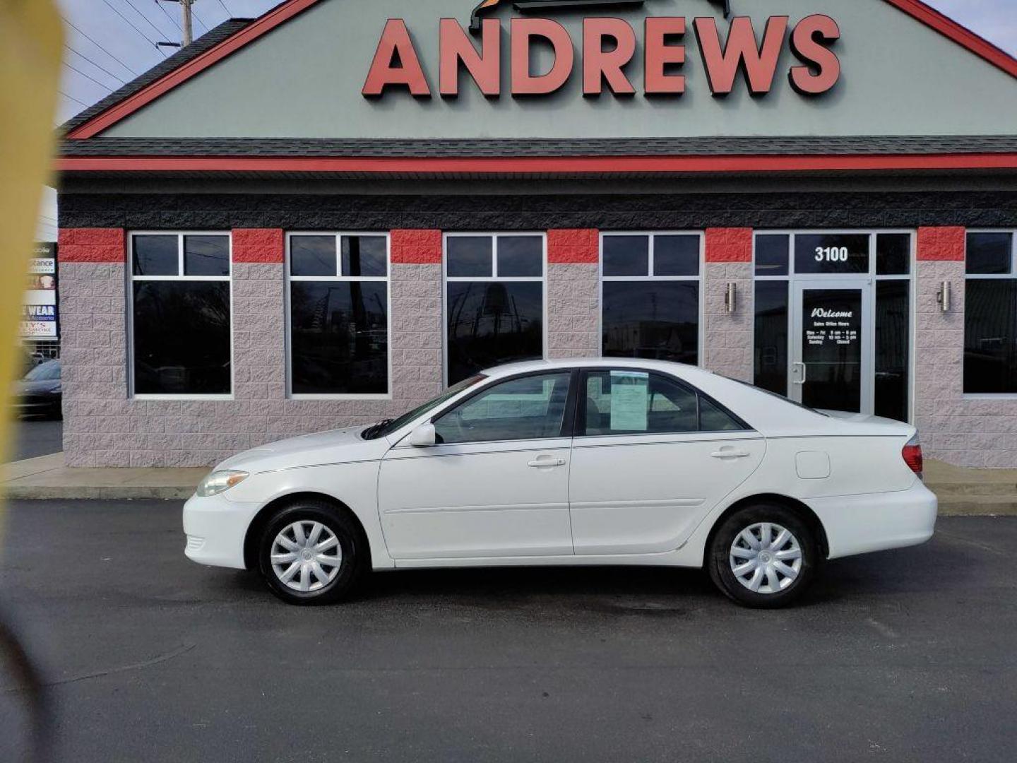 2005 WHITE TOYOTA CAMRY LE (4T1BE32K45U) with an 2.4L engine, Automatic transmission, located at 3100 Covert Avenue, Evansville, IN, 47714, (812) 473-4492, 37.955418, -87.512238 - Photo#6