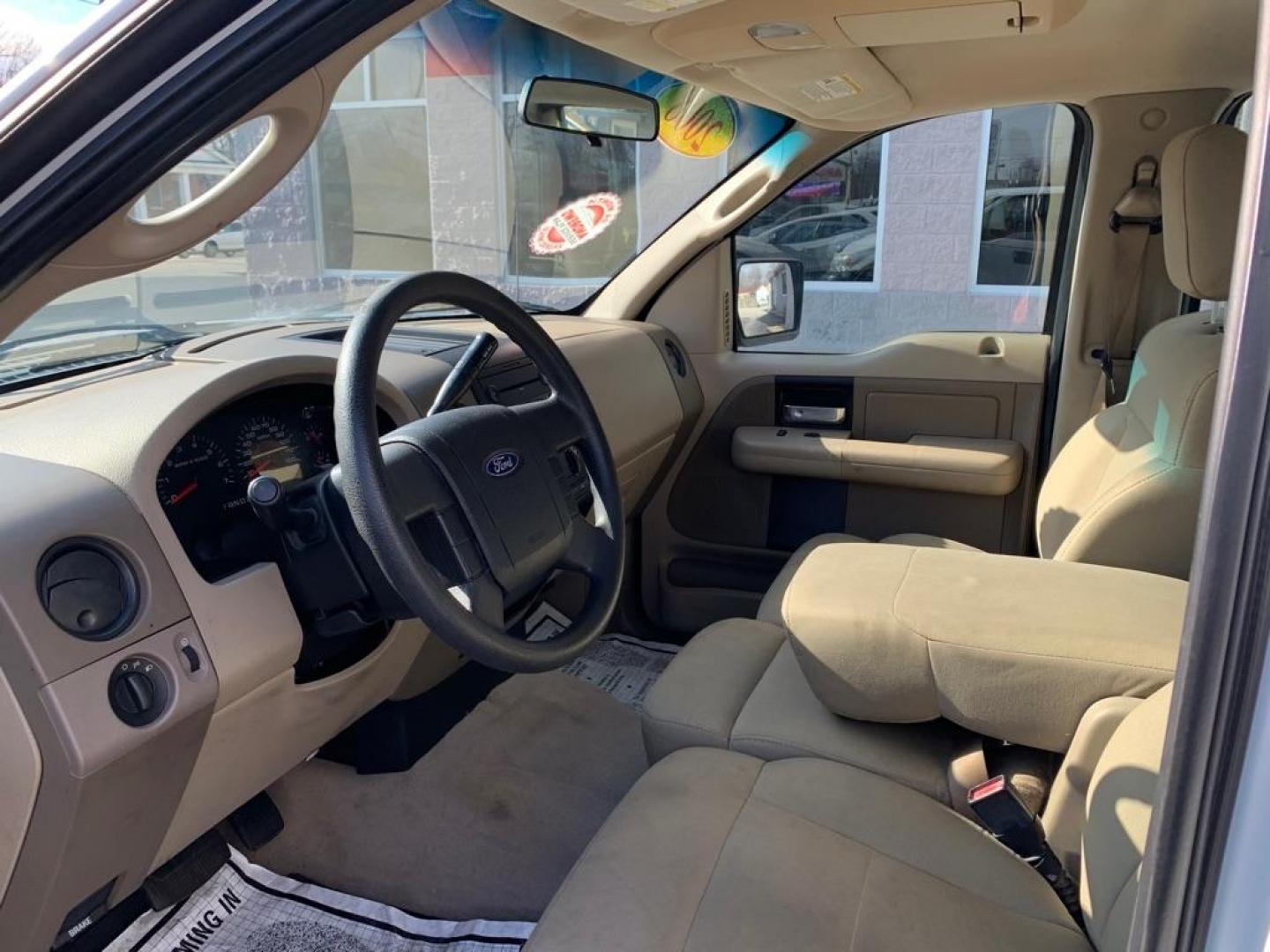 2008 WHITE FORD F150 SUPERCREW (1FTRW12W88K) with an 4.6L engine, Automatic transmission, located at 3100 Covert Avenue, Evansville, IN, 47714, (812) 473-4492, 37.955418, -87.512238 - Photo#4