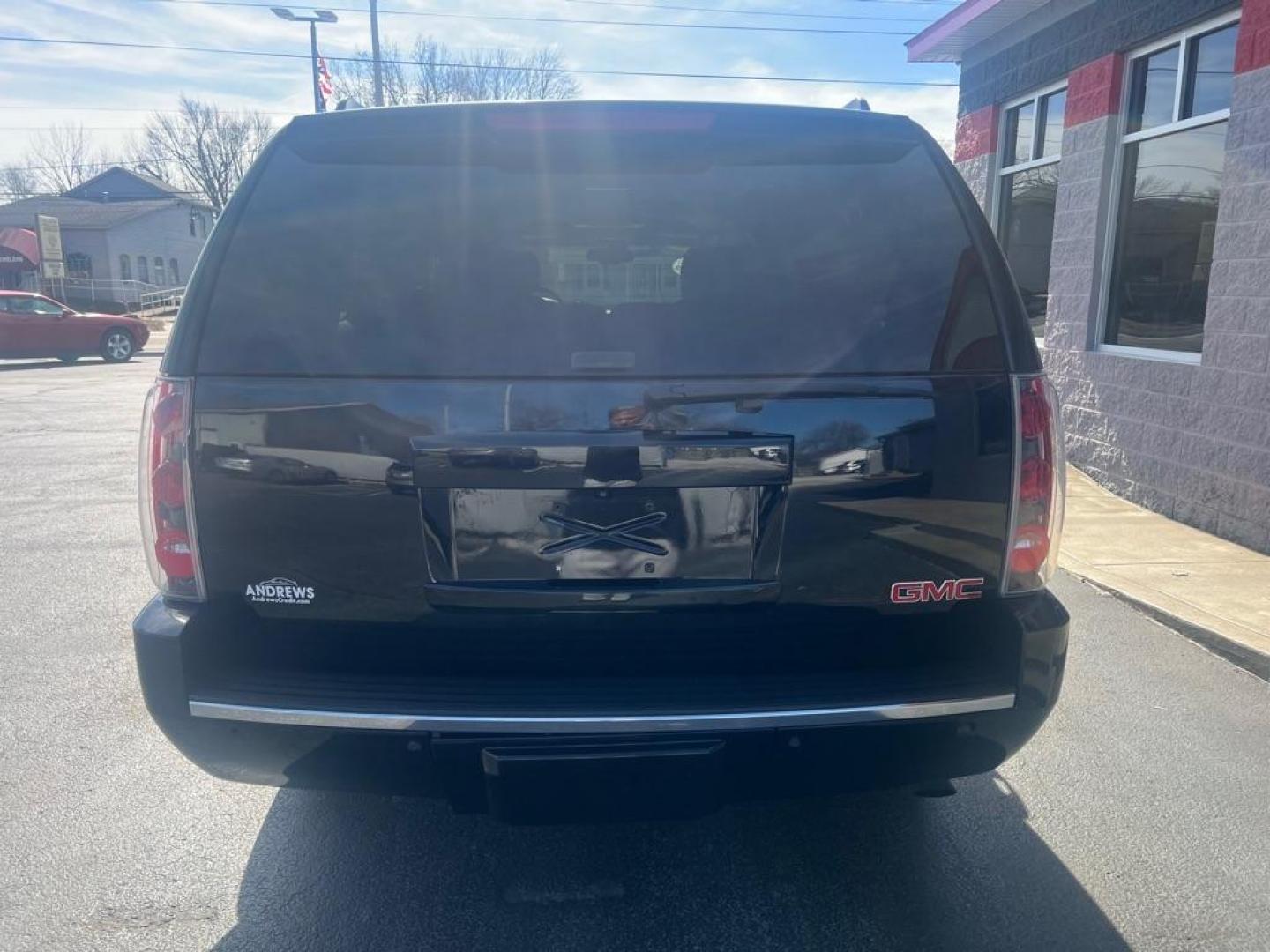 2008 BLACK GMC YUKON XL DENALI (1GKFK66898J) with an 6.2L engine, Automatic transmission, located at 3100 Covert Avenue, Evansville, IN, 47714, (812) 473-4492, 37.955418, -87.512238 - Photo#2