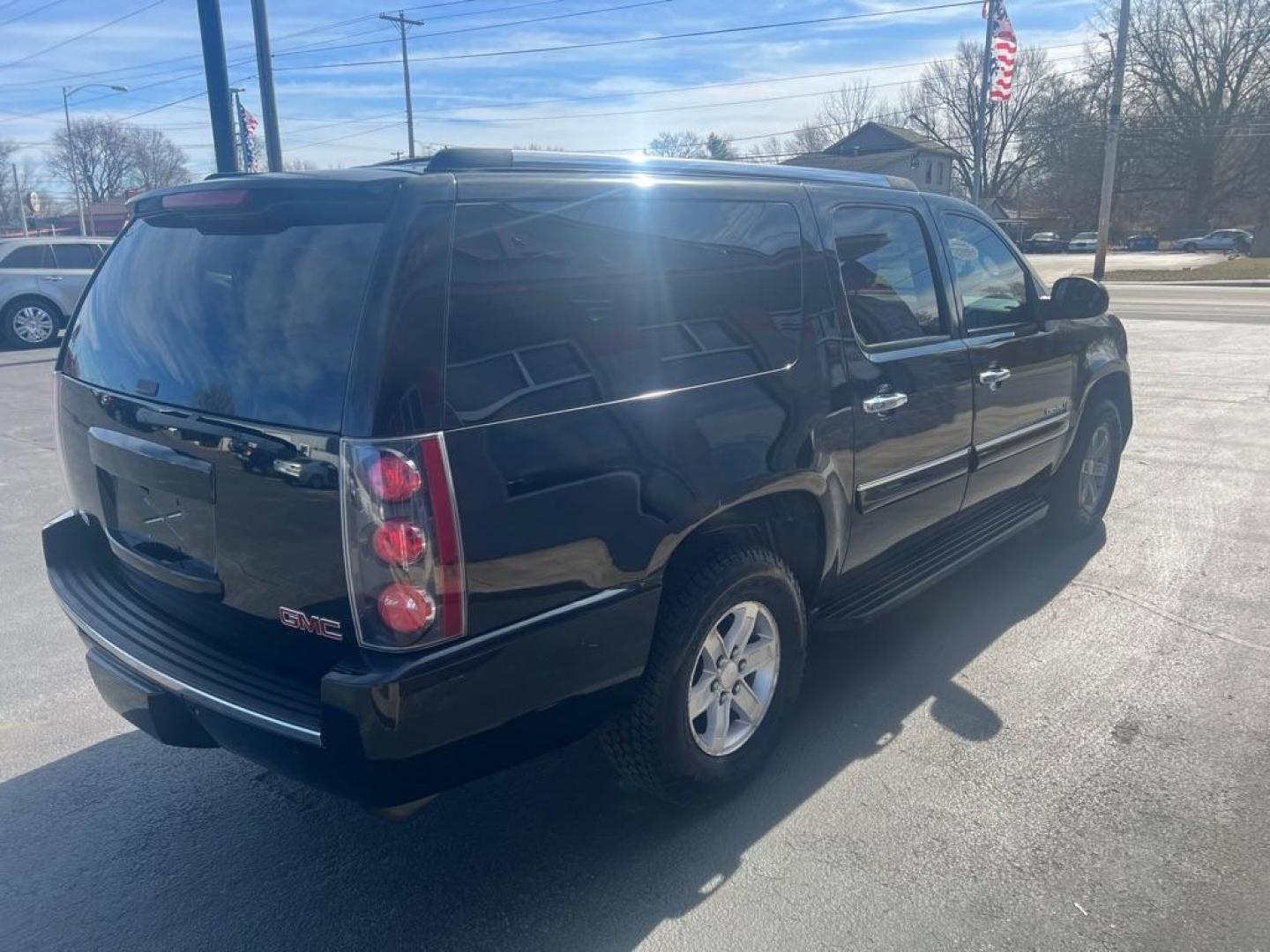 2008 BLACK GMC YUKON XL DENALI (1GKFK66898J) with an 6.2L engine, Automatic transmission, located at 3100 Covert Avenue, Evansville, IN, 47714, (812) 473-4492, 37.955418, -87.512238 - Photo#5