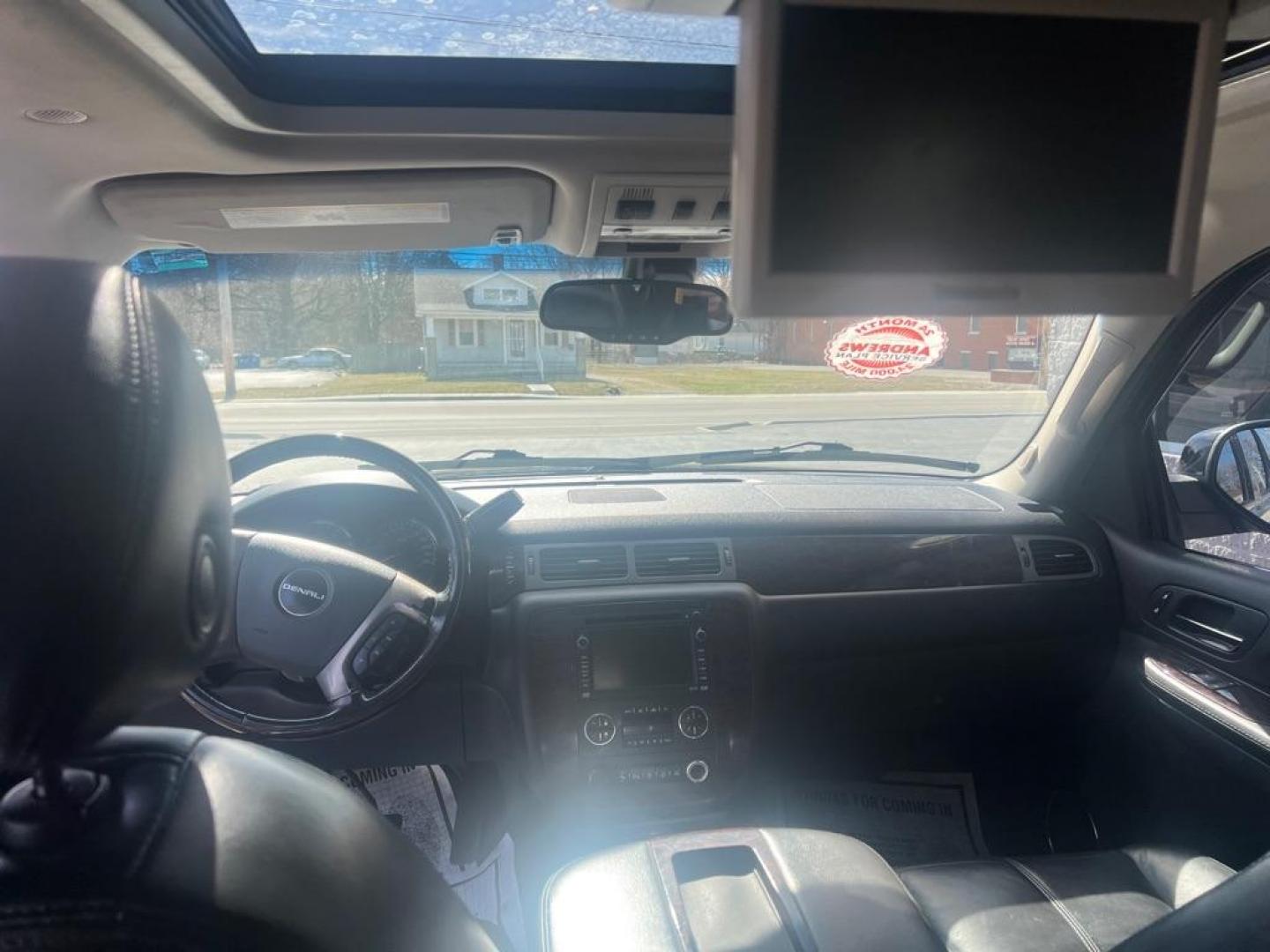 2008 BLACK GMC YUKON XL DENALI (1GKFK66898J) with an 6.2L engine, Automatic transmission, located at 3100 Covert Avenue, Evansville, IN, 47714, (812) 473-4492, 37.955418, -87.512238 - Photo#9