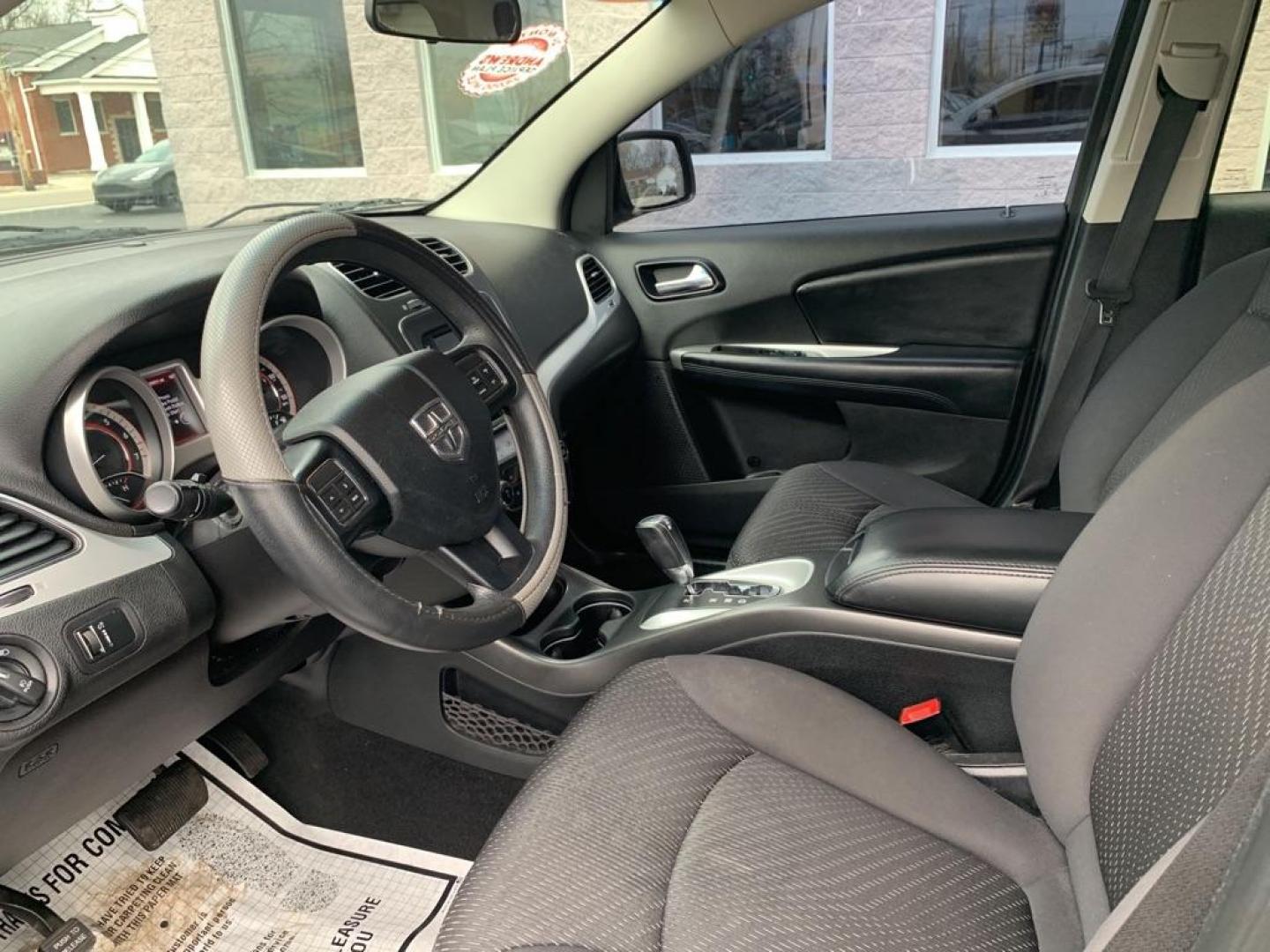 2012 SILVER DODGE JOURNEY SXT (3C4PDCBB1CT) with an 2.4L engine, Automatic transmission, located at 3100 Covert Avenue, Evansville, IN, 47714, (812) 473-4492, 37.955418, -87.512238 - Photo#4