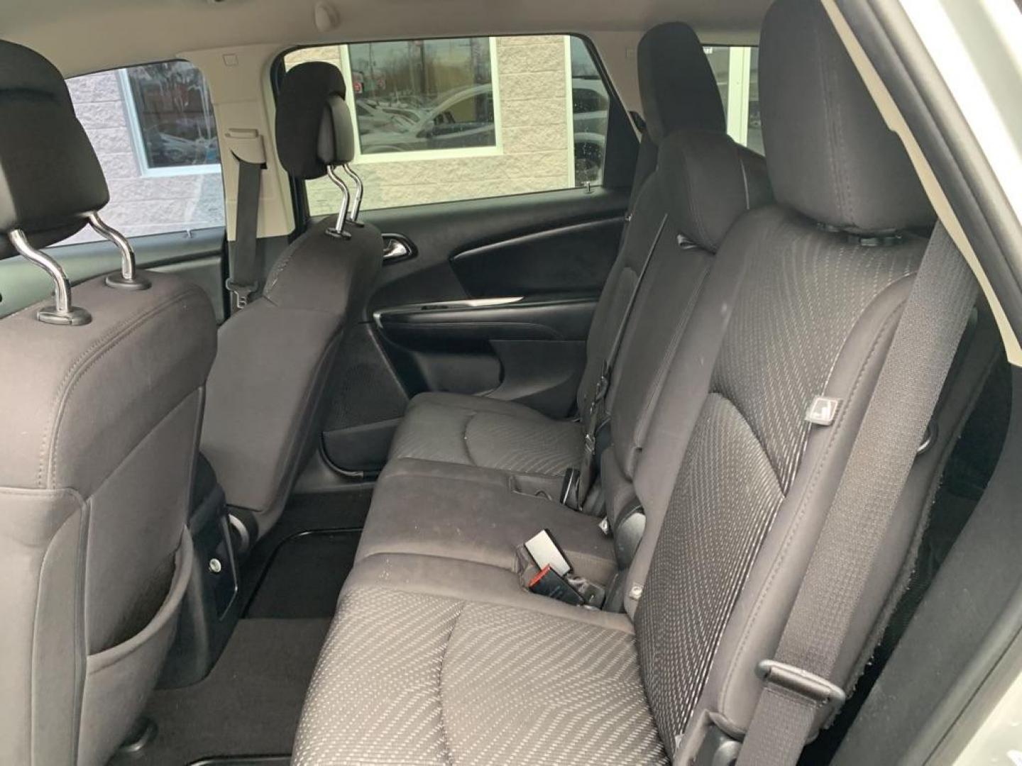 2012 SILVER DODGE JOURNEY SXT (3C4PDCBB1CT) with an 2.4L engine, Automatic transmission, located at 3100 Covert Avenue, Evansville, IN, 47714, (812) 473-4492, 37.955418, -87.512238 - Photo#5