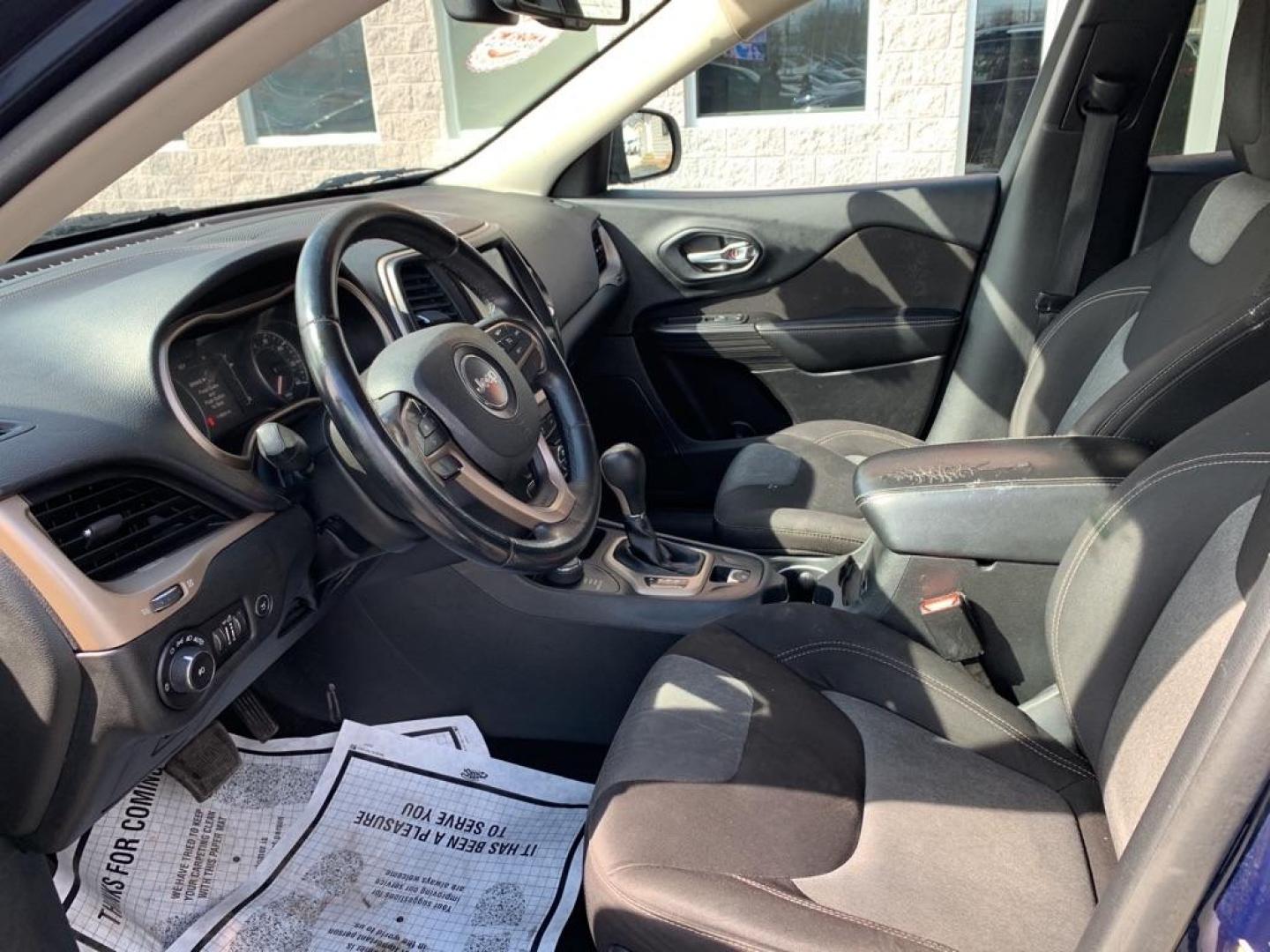 2014 BLUE JEEP CHEROKEE LATITUDE (1C4PJMCB4EW) with an 2.4L engine, Automatic transmission, located at 3100 Covert Avenue, Evansville, IN, 47714, (812) 473-4492, 37.955418, -87.512238 - Photo#4