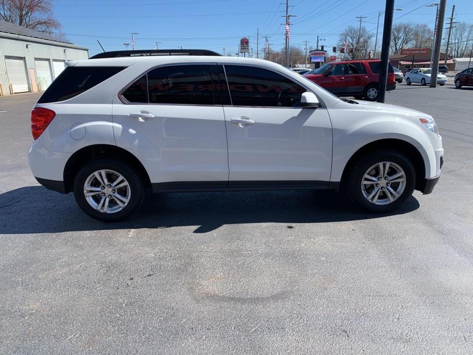 2015 WHITE CHEVROLET EQUINOX LT (1GNALBEK5FZ) with an 2.4L engine, Automatic transmission, located at 3100 Covert Avenue, Evansville, IN, 47714, (812) 473-4492, 37.955418, -87.512238 - Photo #2