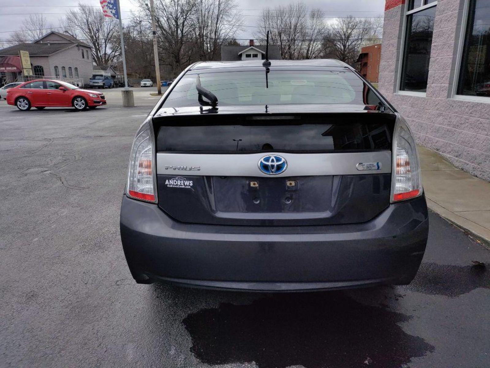 2014 SILVER TOYOTA PRIUS PLUG-IN (JTDKN3DP4E3) with an 1.8L engine, Continuously Variable transmission, located at 3100 Covert Avenue, Evansville, IN, 47714, (812) 473-4492, 37.955418, -87.512238 - Photo #3