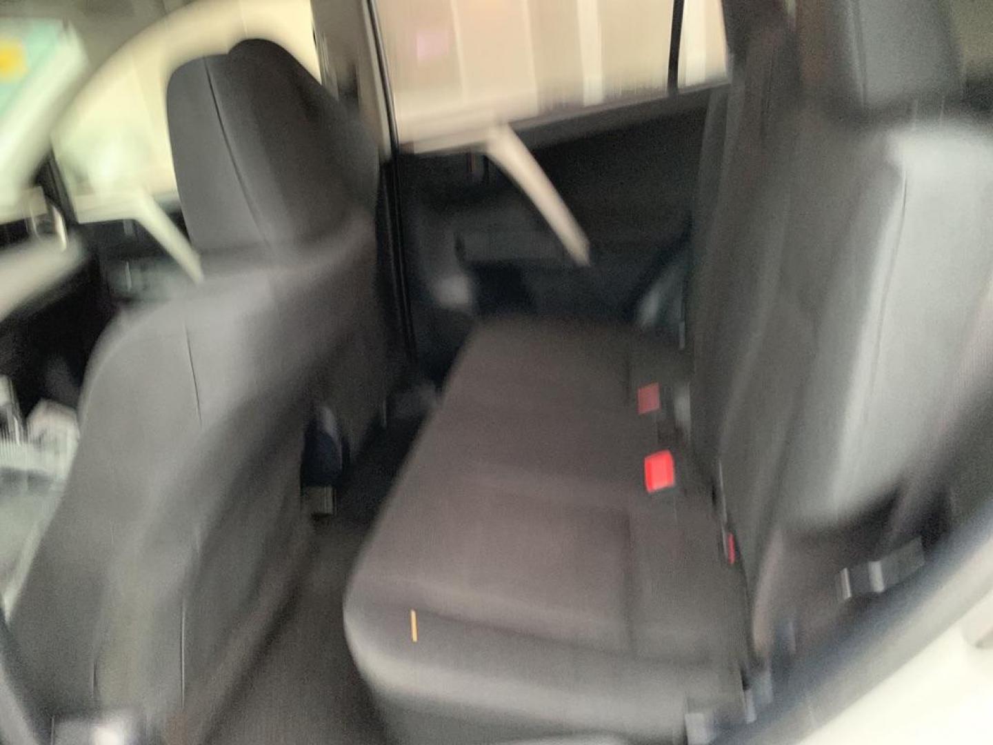 2015 SILVER TOYOTA RAV4 LE (JTMBFREV1FJ) with an 2.5L engine, Automatic transmission, located at 3100 Covert Avenue, Evansville, IN, 47714, (812) 473-4492, 37.955418, -87.512238 - Photo#5