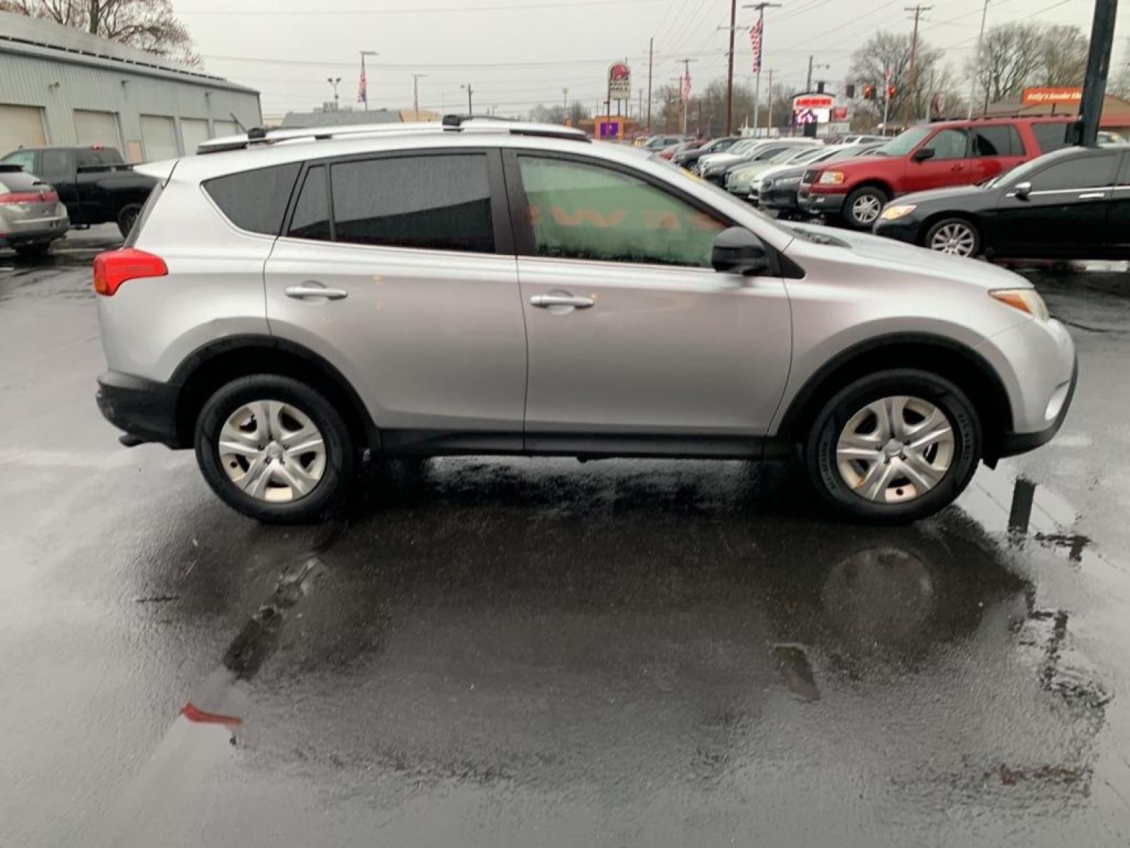 2015 SILVER TOYOTA RAV4 LE (JTMBFREV1FJ) with an 2.5L engine, Automatic transmission, located at 3100 Covert Avenue, Evansville, IN, 47714, (812) 473-4492, 37.955418, -87.512238 - Photo #2
