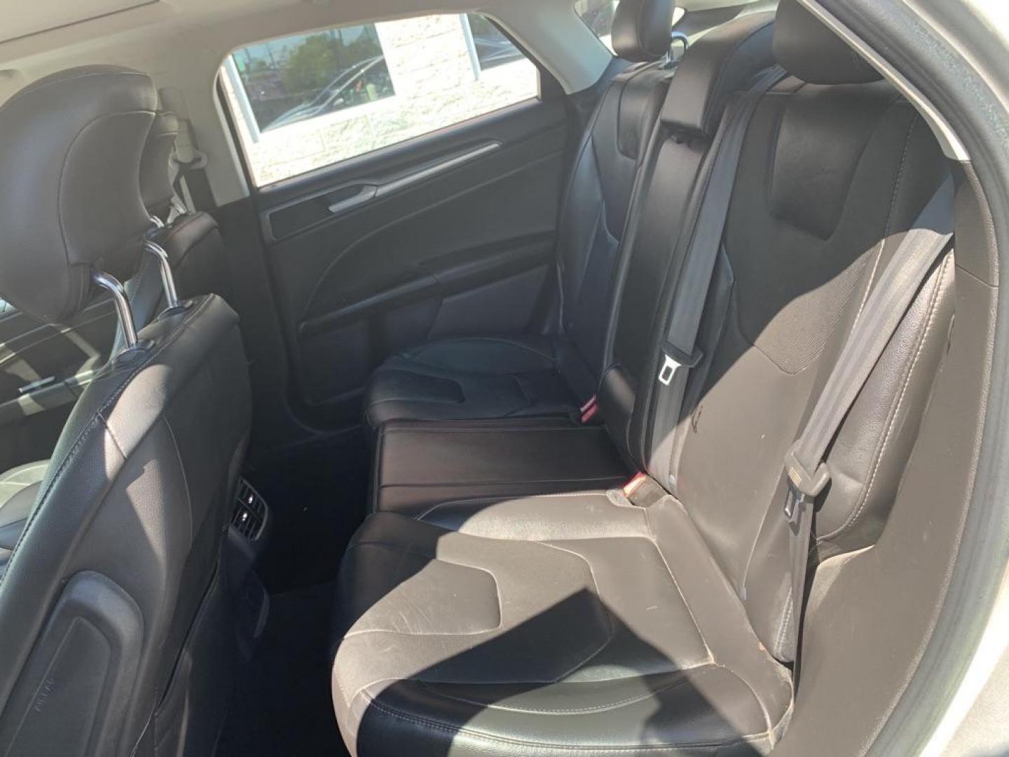 2014 SILVER FORD FUSION TITANIUM (3FA6P0K94ER) with an 2.0L engine, Automatic transmission, located at 3100 Covert Avenue, Evansville, IN, 47714, (812) 473-4492, 37.955418, -87.512238 - Photo#5