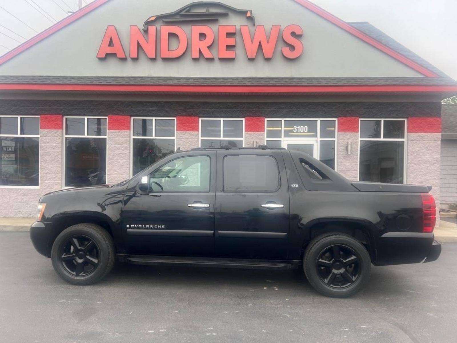 2007 BLACK CHEVROLET AVALANCHE 1500 (3GNFK123X7G) with an 5.3L engine, Automatic transmission, located at 3100 Covert Avenue, Evansville, IN, 47714, (812) 473-4492, 37.955418, -87.512238 - Photo #0