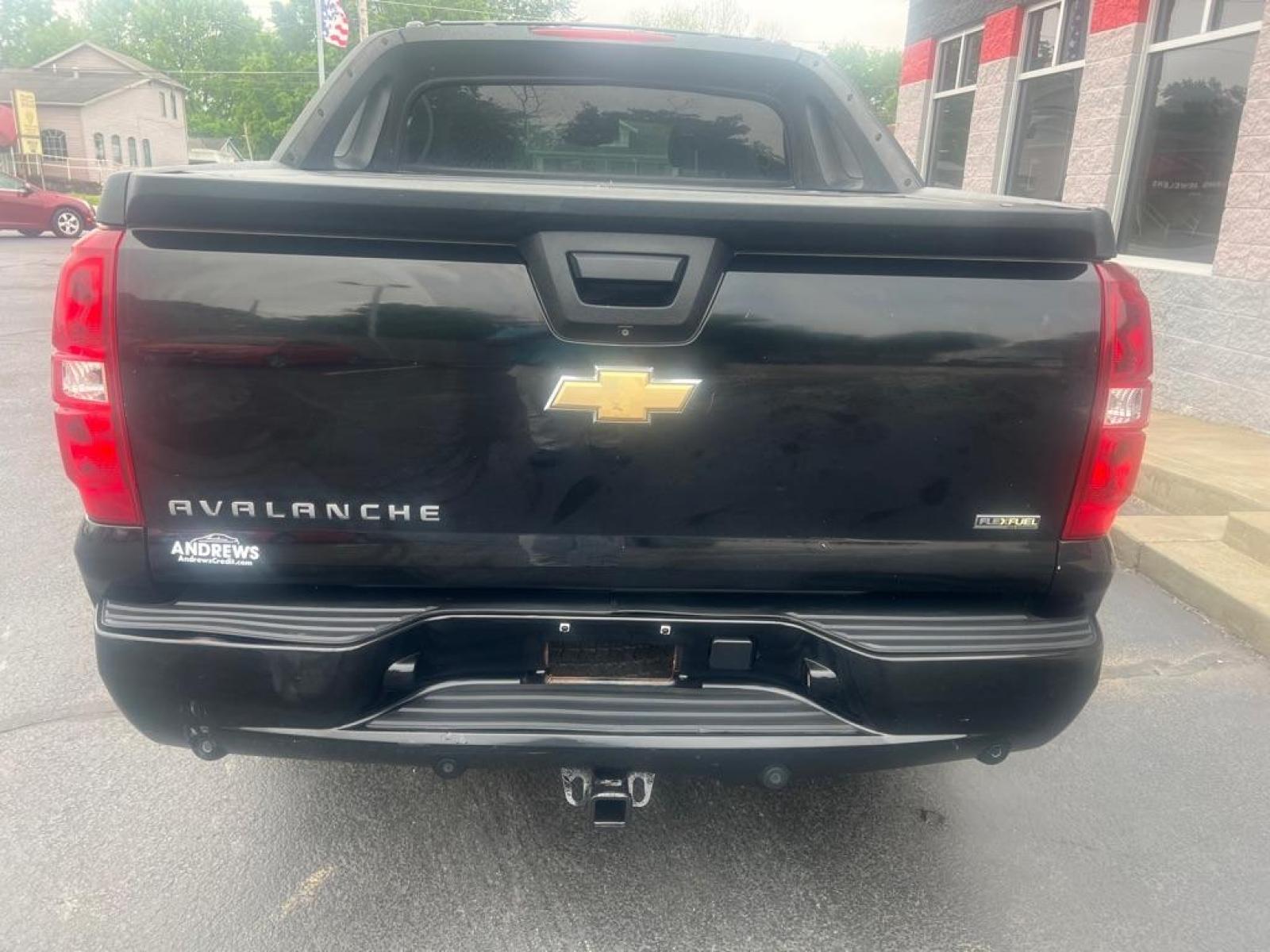 2007 BLACK CHEVROLET AVALANCHE 1500 (3GNFK123X7G) with an 5.3L engine, Automatic transmission, located at 3100 Covert Avenue, Evansville, IN, 47714, (812) 473-4492, 37.955418, -87.512238 - Photo #2