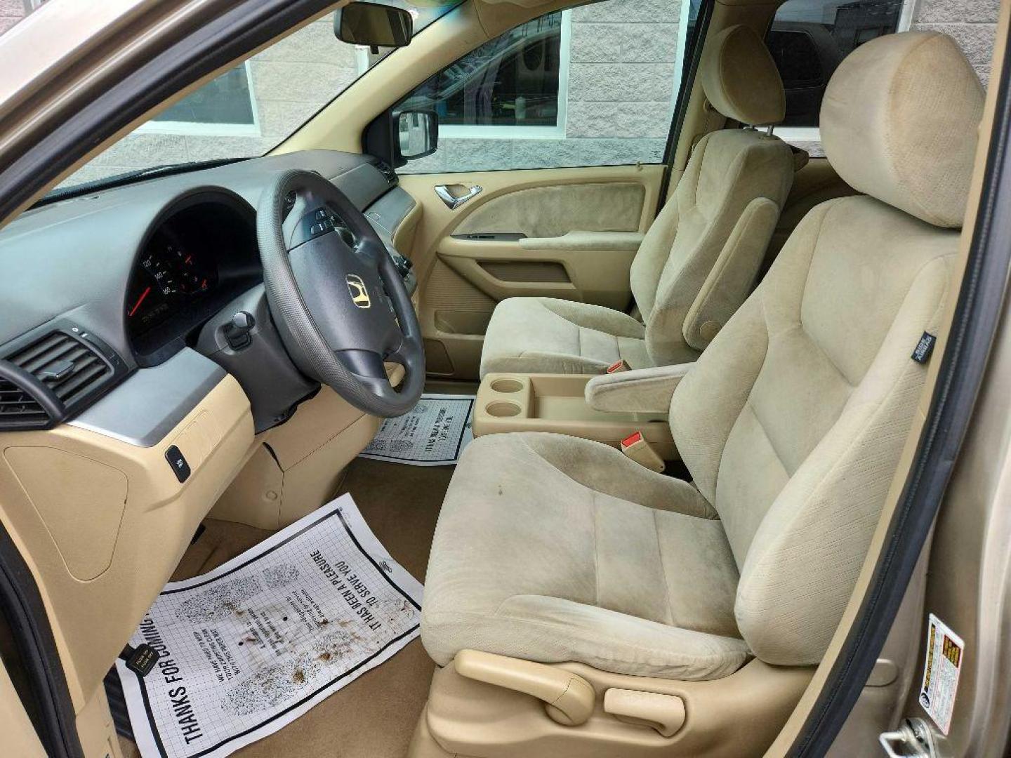 2008 GOLD HONDA ODYSSEY LX (5FNRL38278B) with an 3.5L engine, Automatic transmission, located at 3100 Covert Avenue, Evansville, IN, 47714, (812) 473-4492, 37.955418, -87.512238 - ***TPMS Light ON*** - Photo#4