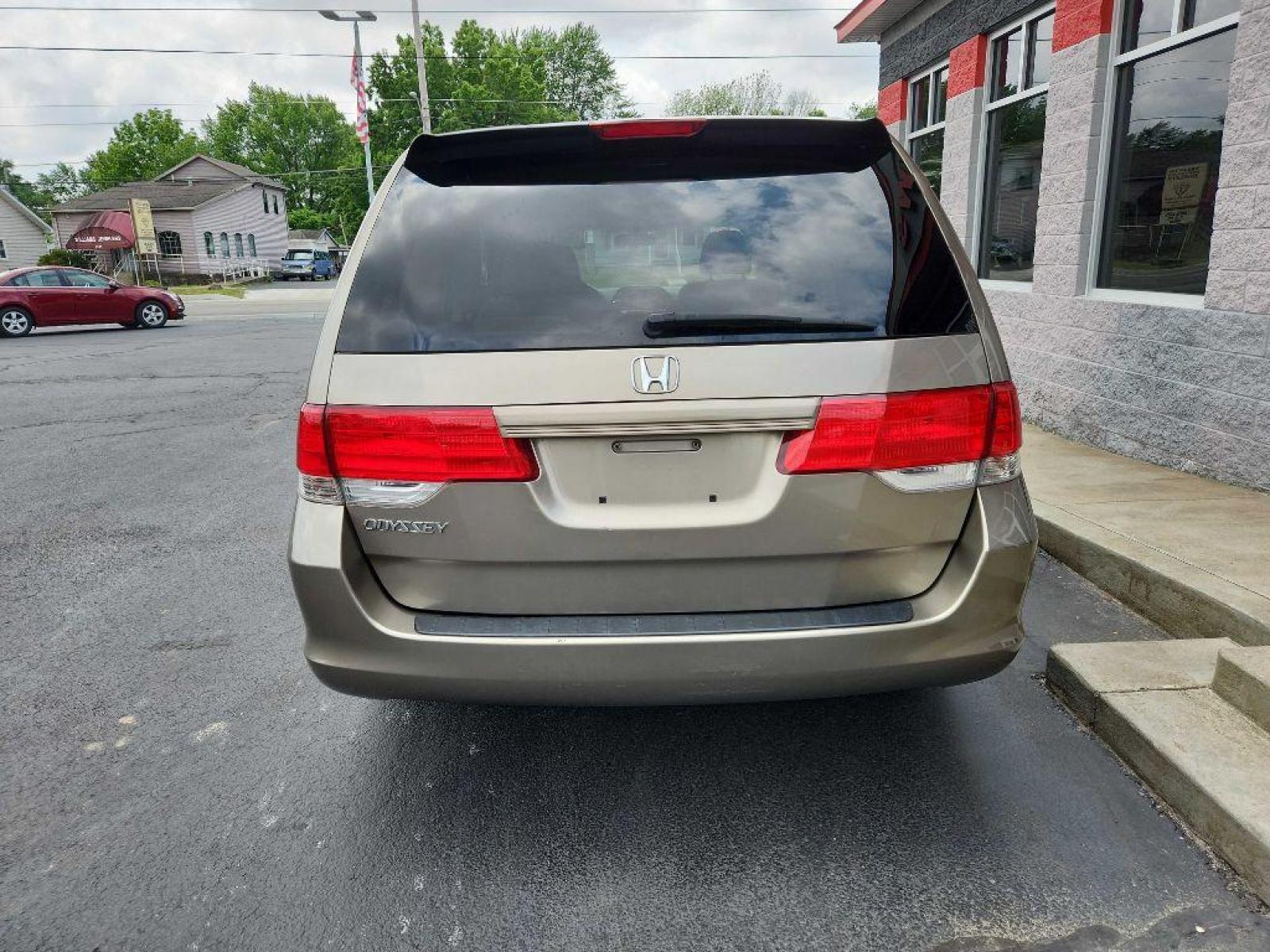 2008 GOLD HONDA ODYSSEY LX (5FNRL38278B) with an 3.5L engine, Automatic transmission, located at 3100 Covert Avenue, Evansville, IN, 47714, (812) 473-4492, 37.955418, -87.512238 - Photo #3