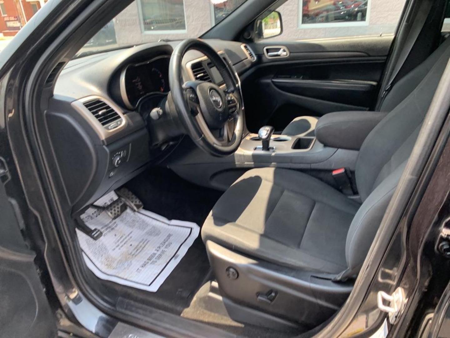 2015 BLACK JEEP GRAND CHEROKEE LAREDO (1C4RJFAG8FC) with an 3.6L engine, Automatic transmission, located at 3100 Covert Avenue, Evansville, IN, 47714, (812) 473-4492, 37.955418, -87.512238 - Photo#4