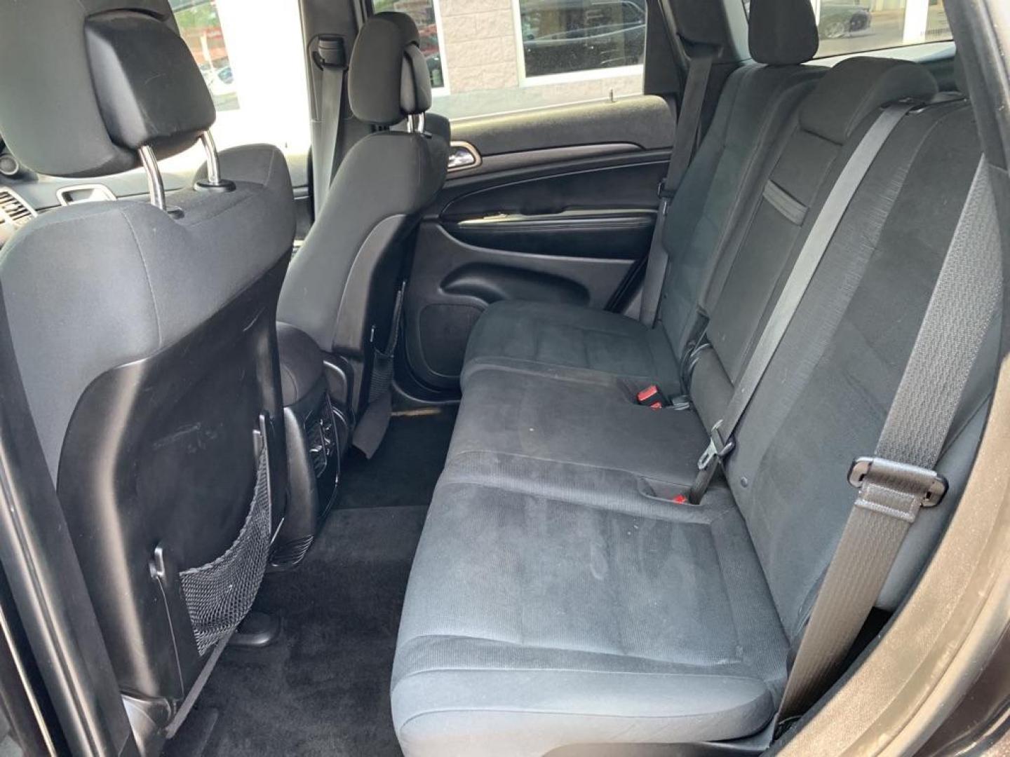 2015 BLACK JEEP GRAND CHEROKEE LAREDO (1C4RJFAG8FC) with an 3.6L engine, Automatic transmission, located at 3100 Covert Avenue, Evansville, IN, 47714, (812) 473-4492, 37.955418, -87.512238 - Photo#5